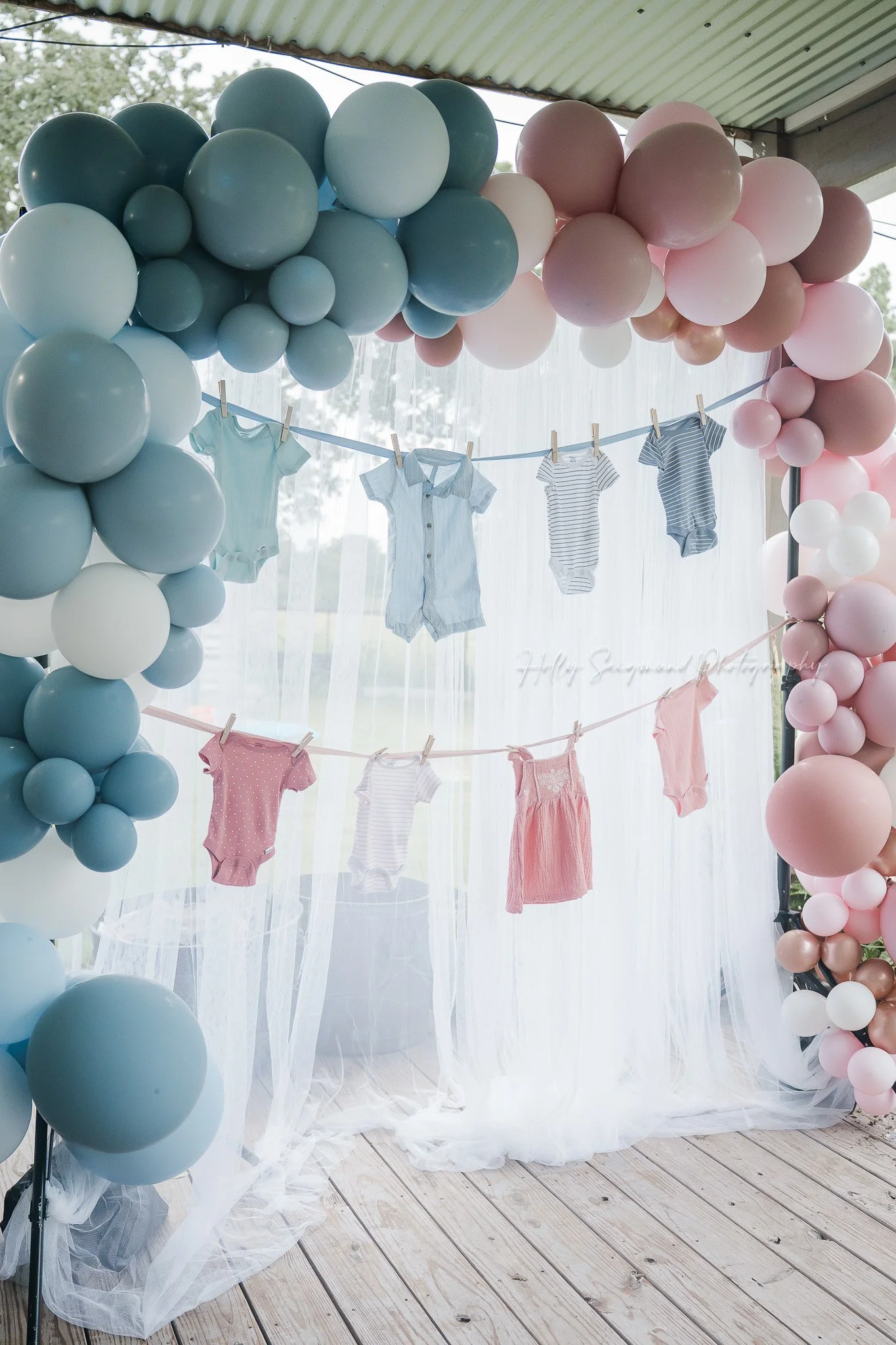 Central Texas baby shower photographer capturing celebration with friends and family