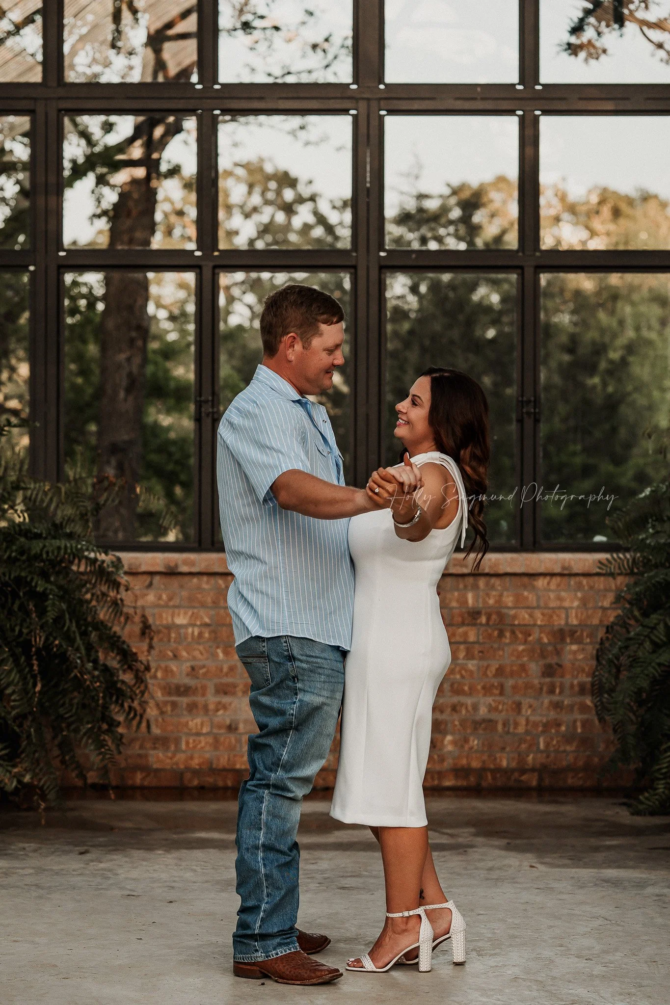 05-blue-conservatory-engagement-photographer-lee-county.jpg