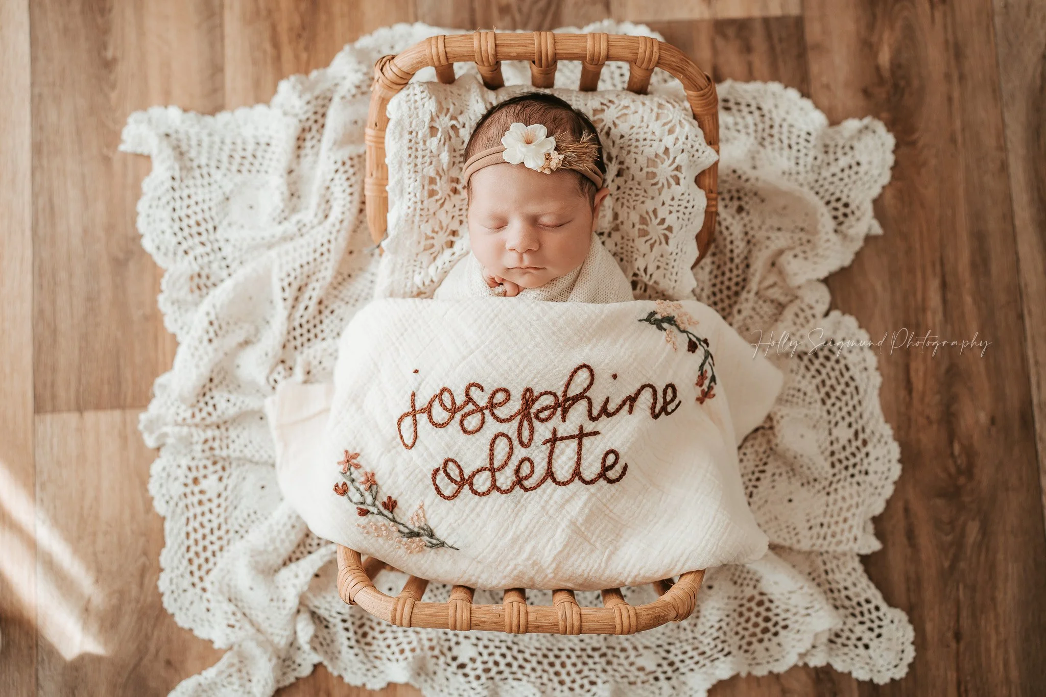 Vintage-linen-central-texas-newborn-session.jpg