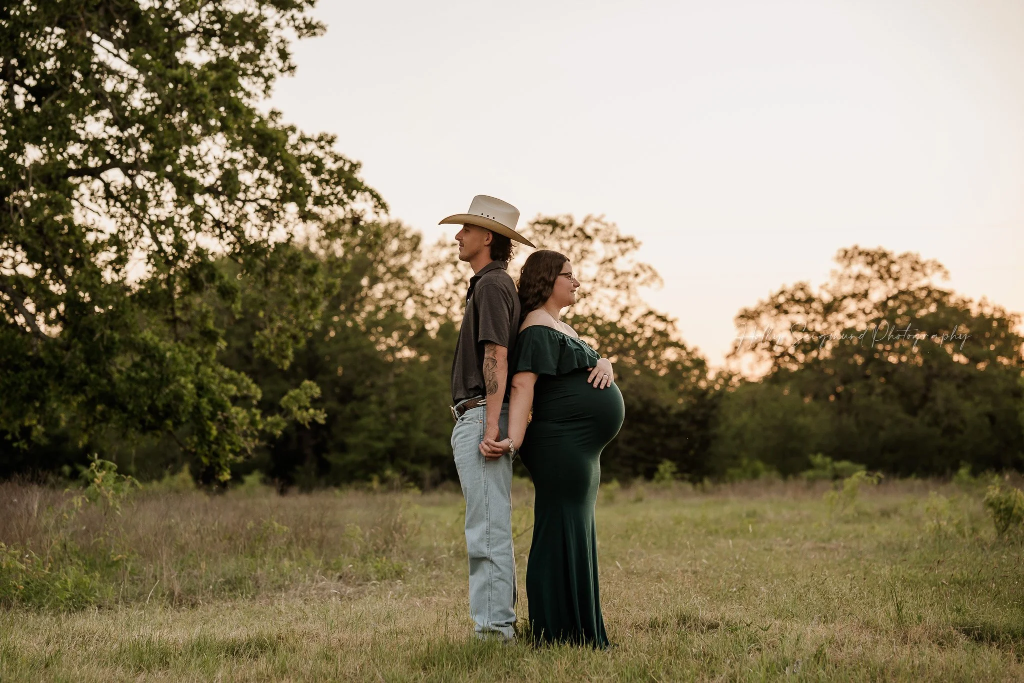 05-couples-country-maternity-photos-lee-county-texas.jpg