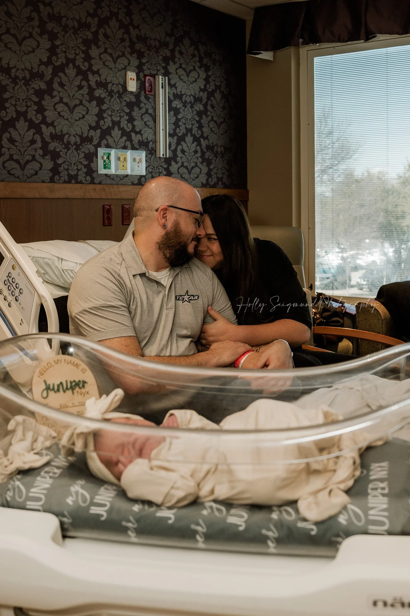 Lifestyle Fresh 48 newborn session at St. David’s Women’s Center of Texas in Austin, Texas