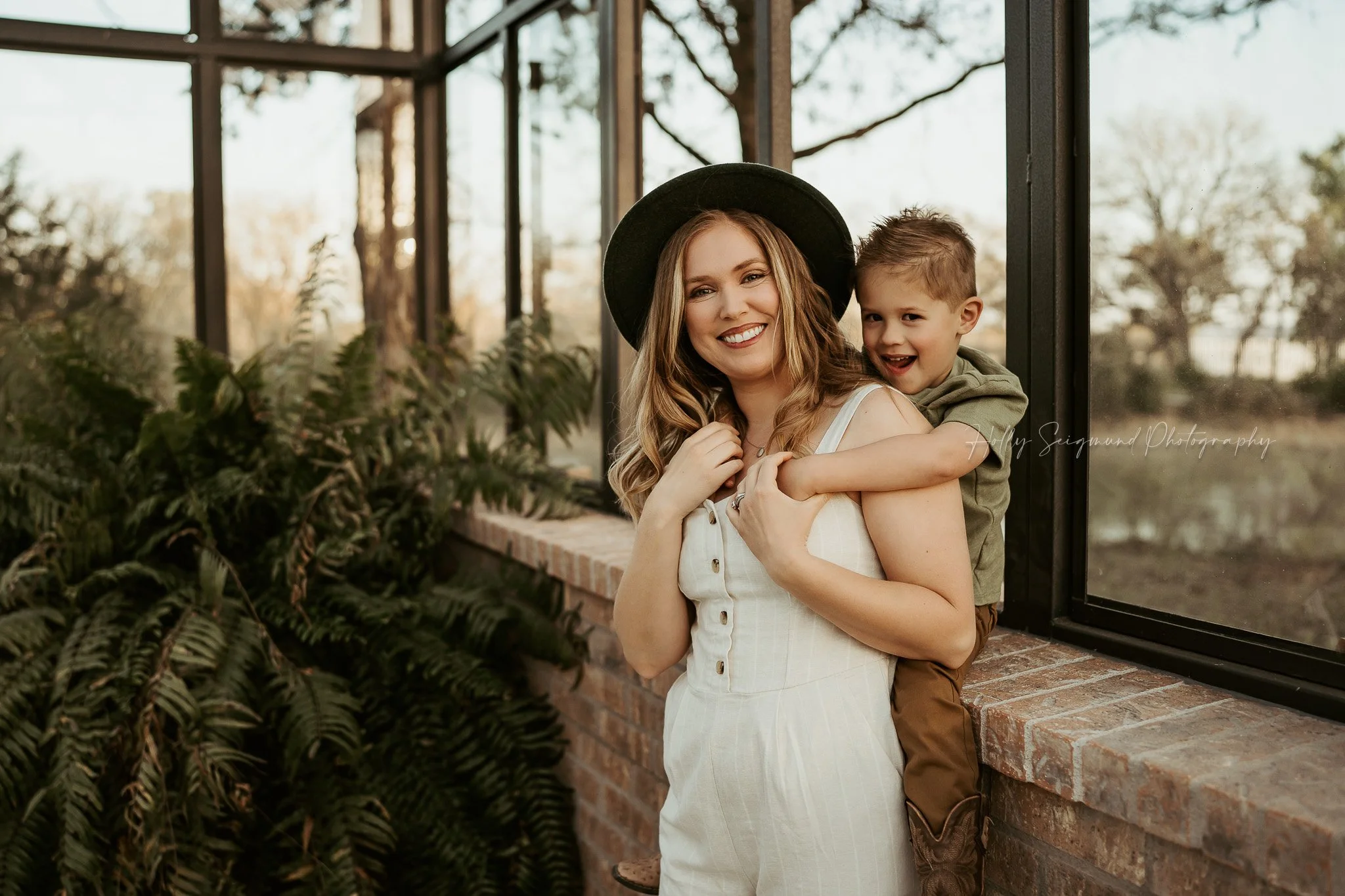 01-austin-area-family-photography-blue-conservatory.jpg