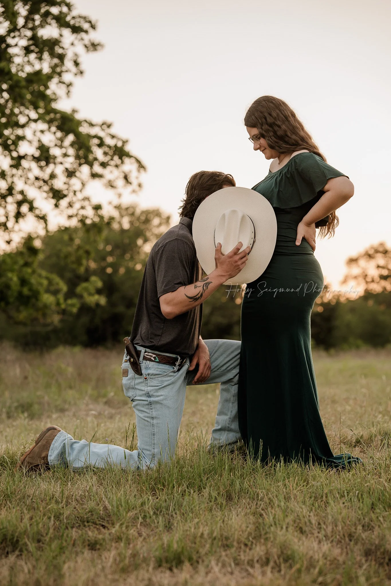 05-western-maternity-session-lee-county-texas.jpg