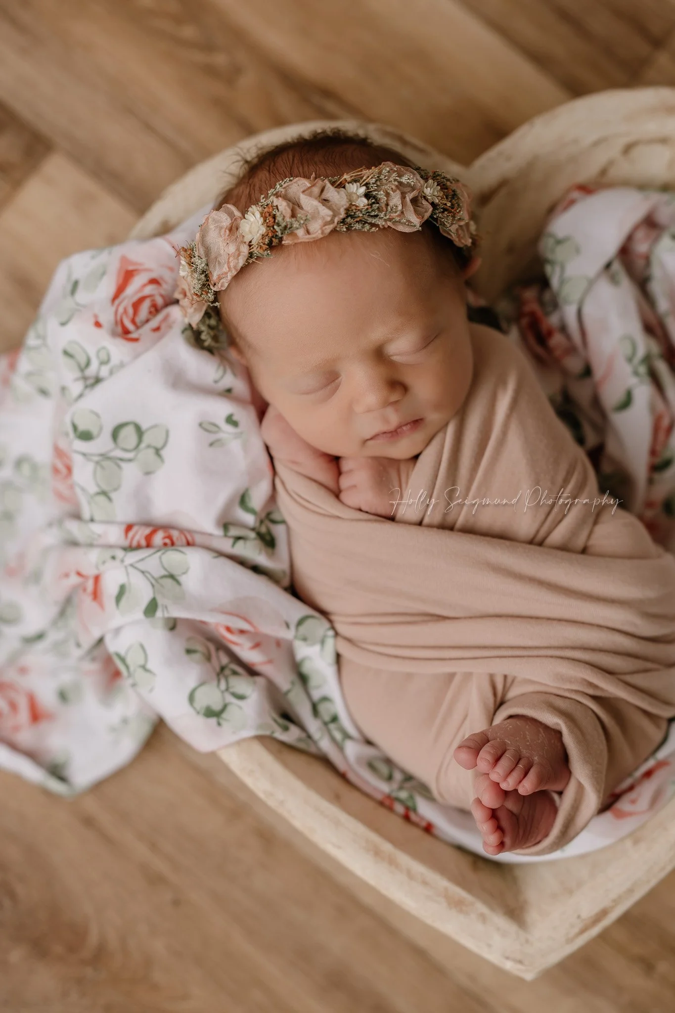 78947-newborn-photography-heart-bowl.jpg