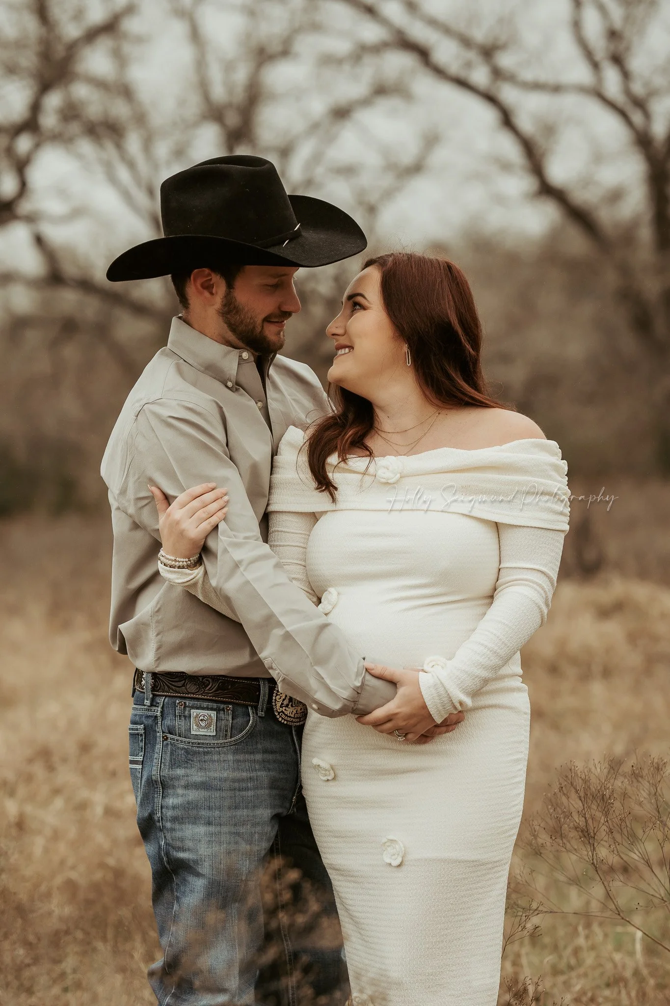 cental-texas-western-themed-maternity-photos.jpg