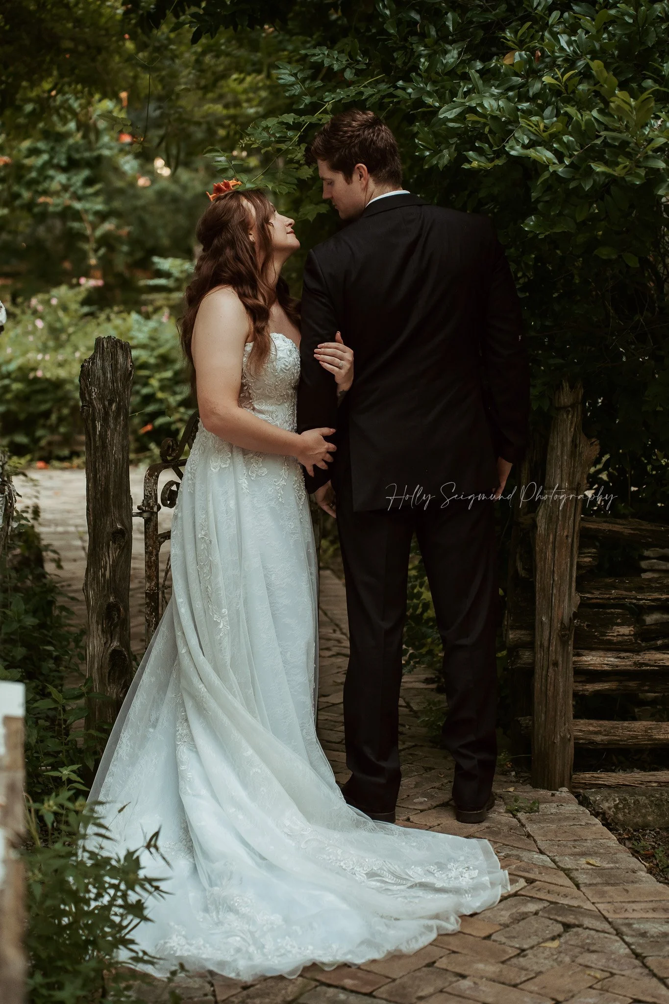 02-wedding-photographer-austin-texas-sekrit-theater.jpg