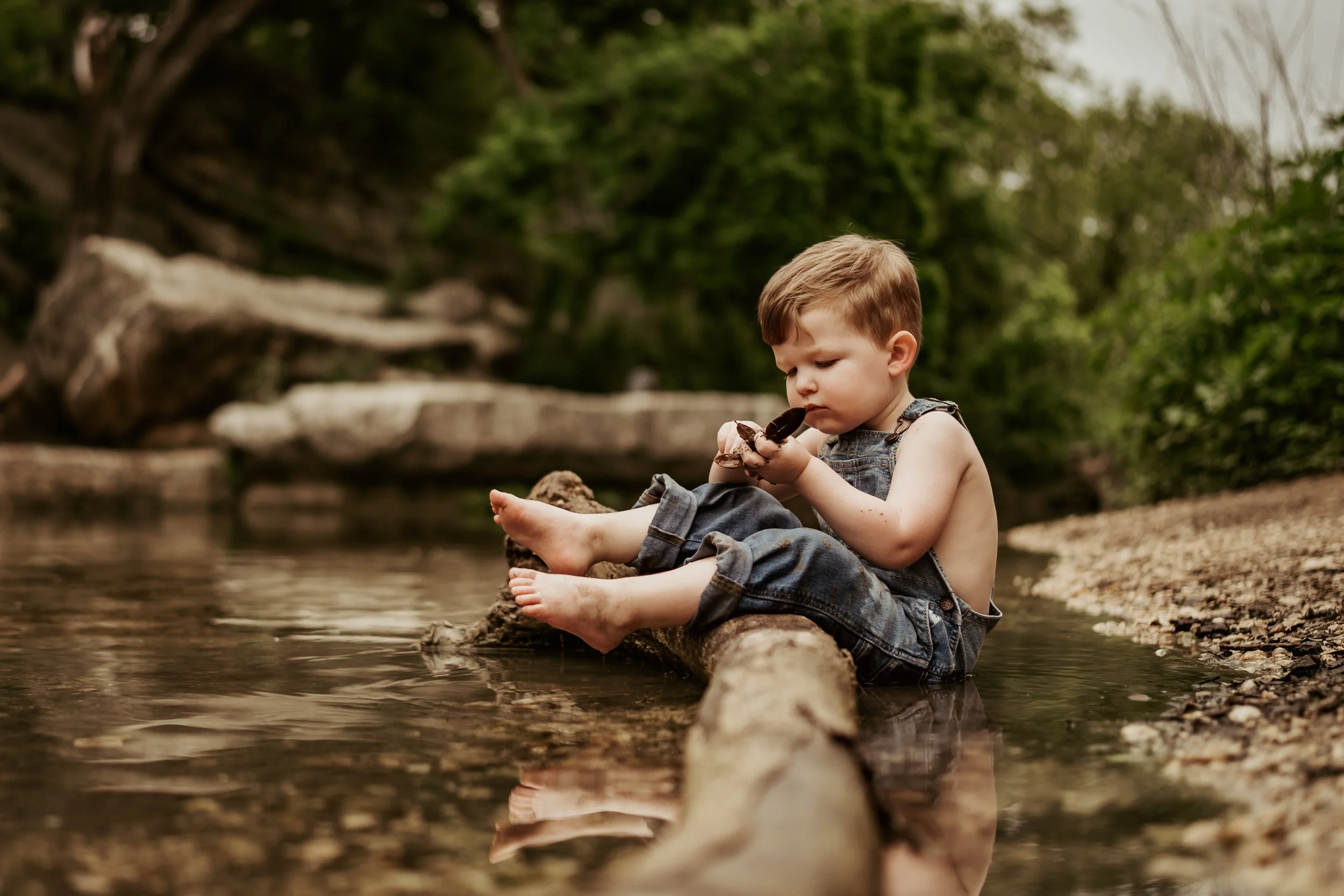 Every child experiences the world differently. Child-led photography sessions allow kids to explore, play, and be themselves while creating genuine memories that families will treasure.
