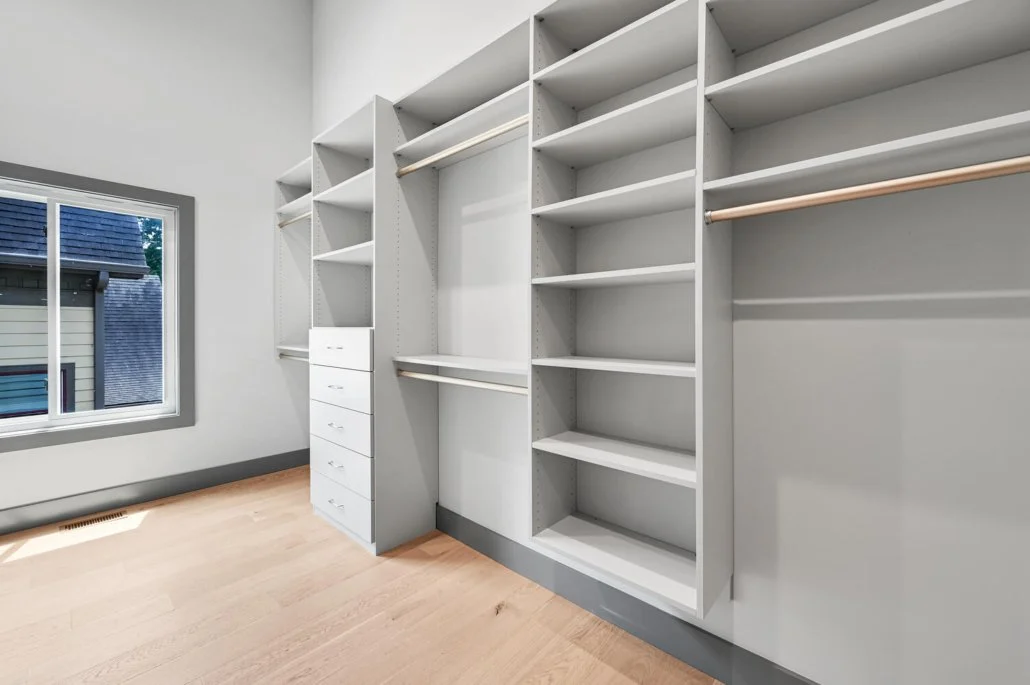 146-Riverview-Dr-Asheville-NC-large-023-009-Closet-1500x999-72dpi-1030x685.jpg