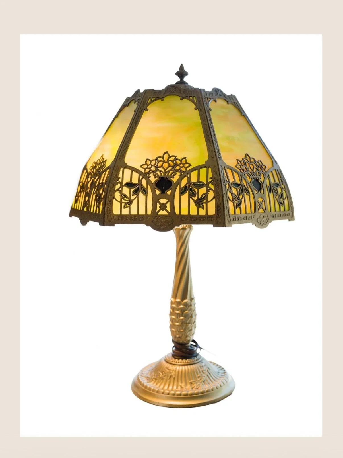 ALL LAMPS ARE 25% THIS MONTH!🛋️

We have a gorgeous collection of antique lamps waiting to light up your home. Take a look on our site or in store today!