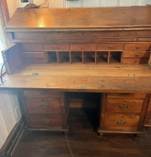Servants Desk