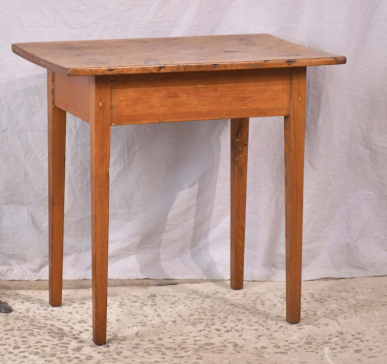 Early Pine Side Table (Late 1700s/Early 1800s) with Tapered Legs - Finished on all sides