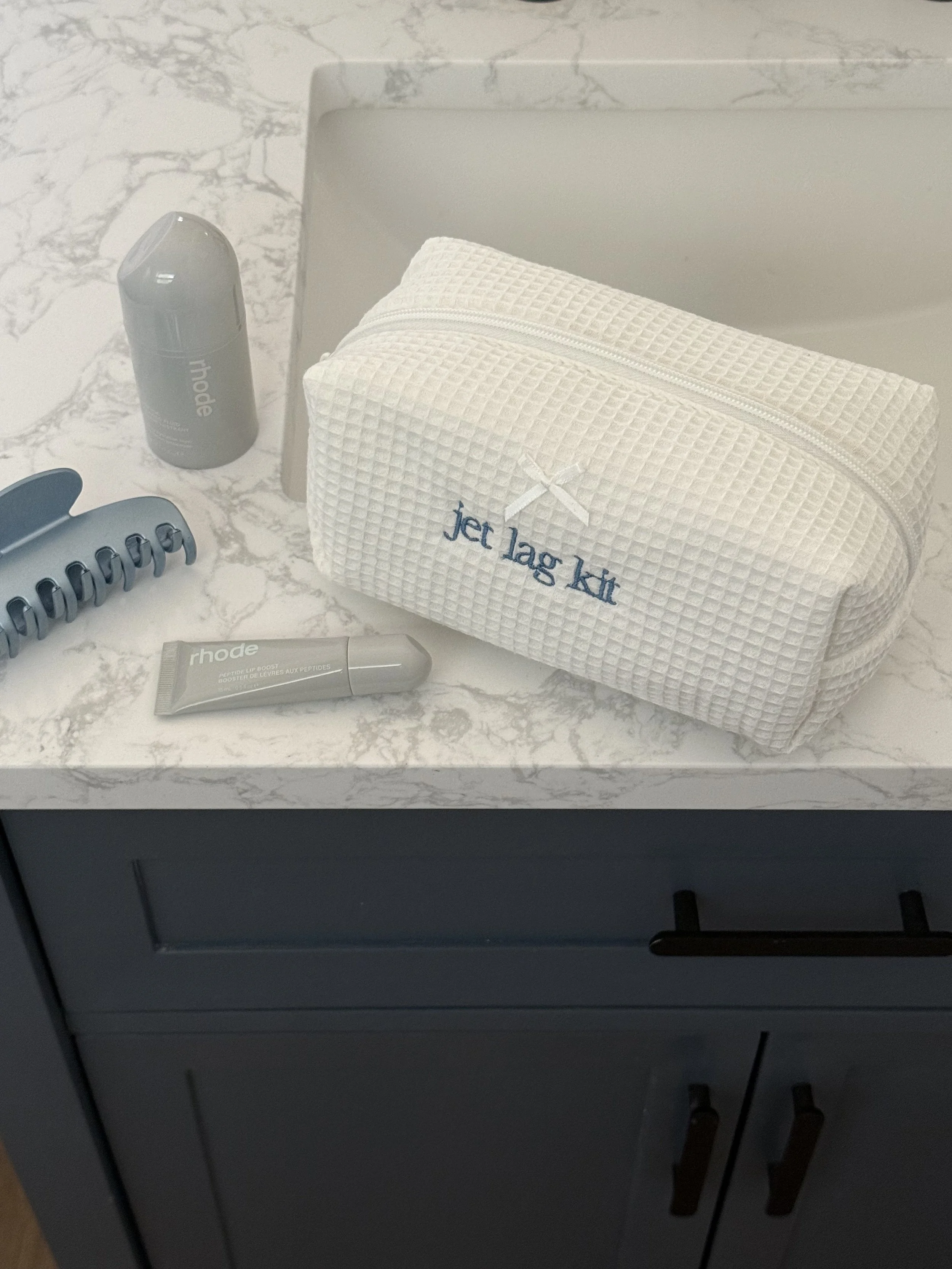 JetLagKit_WaffleMakeupBagLifestyle.jpg