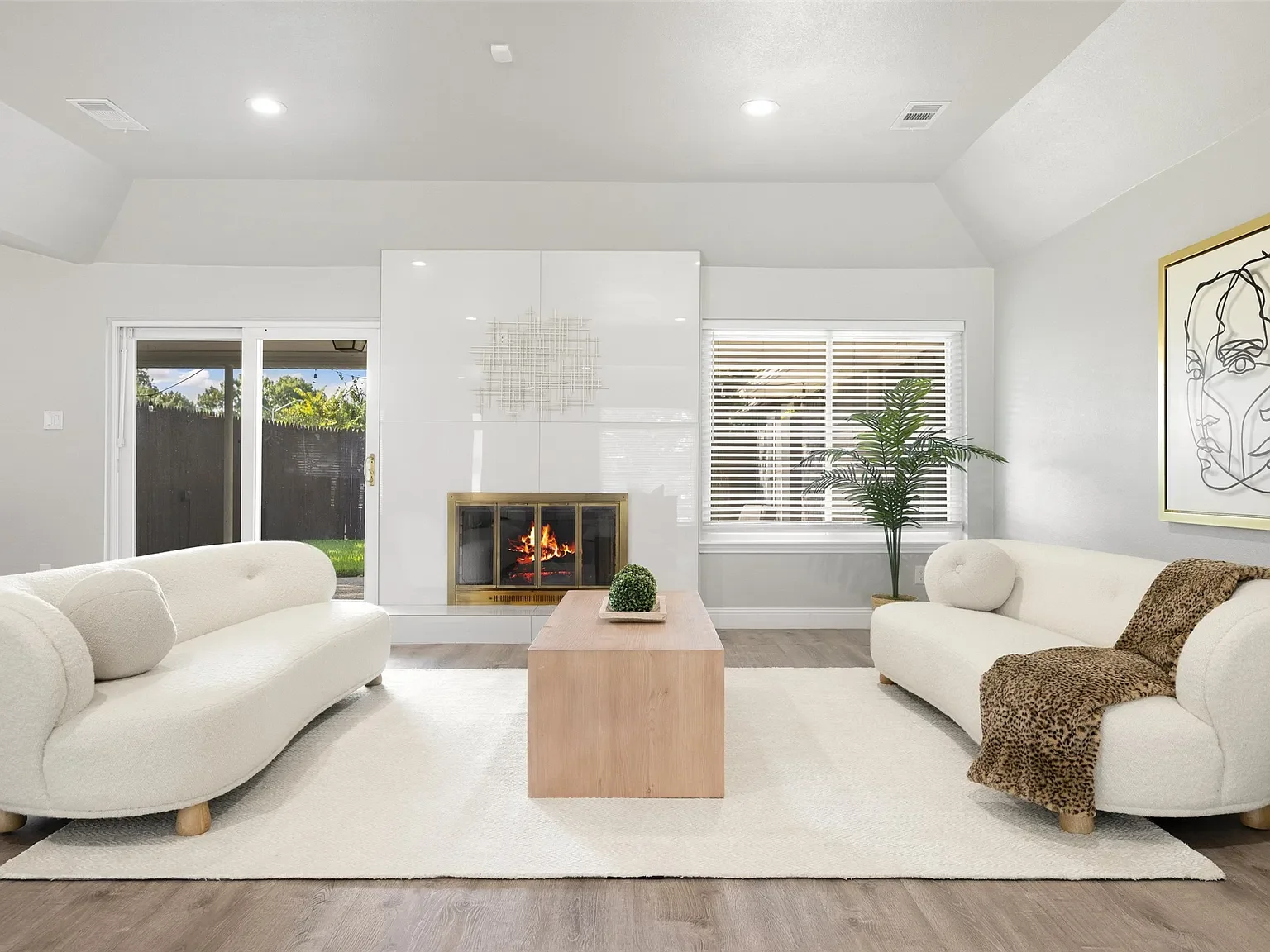 6350 glennox lane.webp