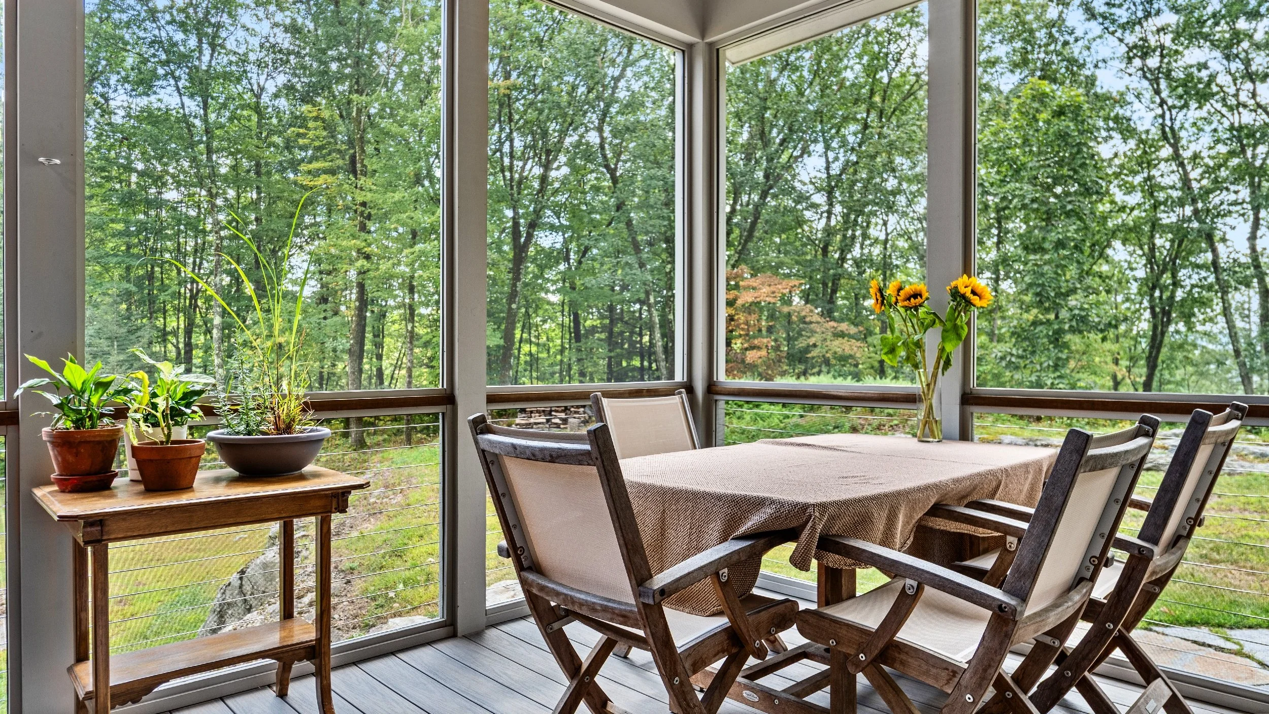 Screened Porch/Dining