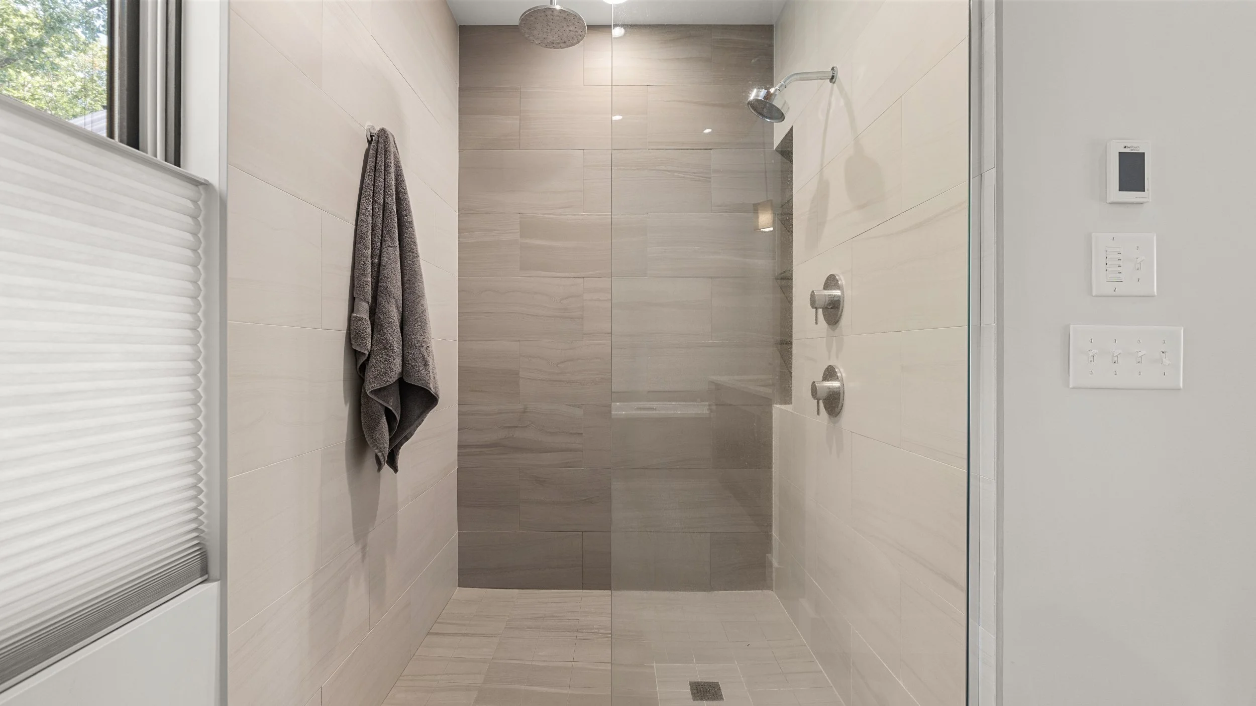 Primary shower, Dual Shower Head Including Rain