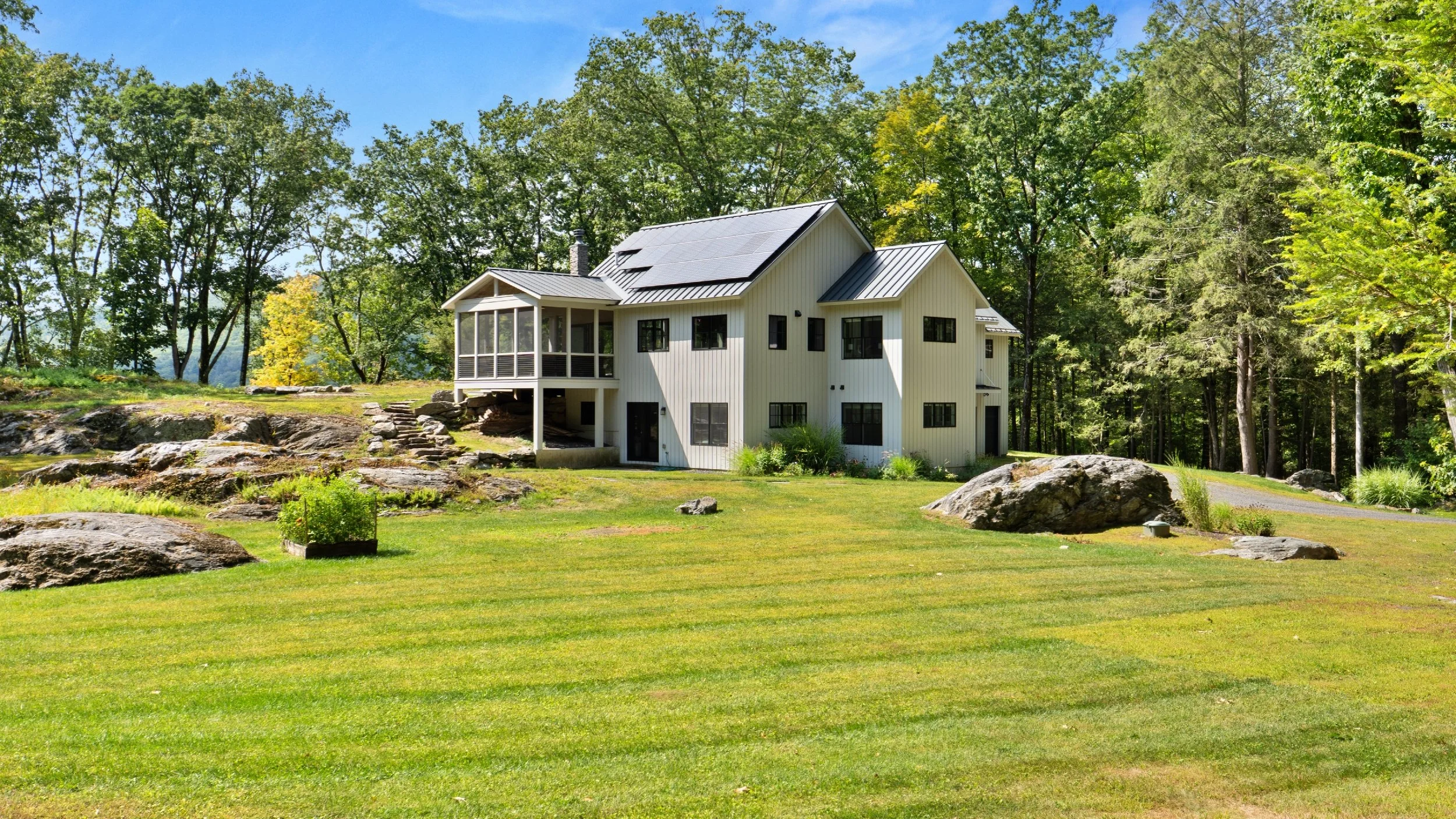 Exterior - 10LR.jpg