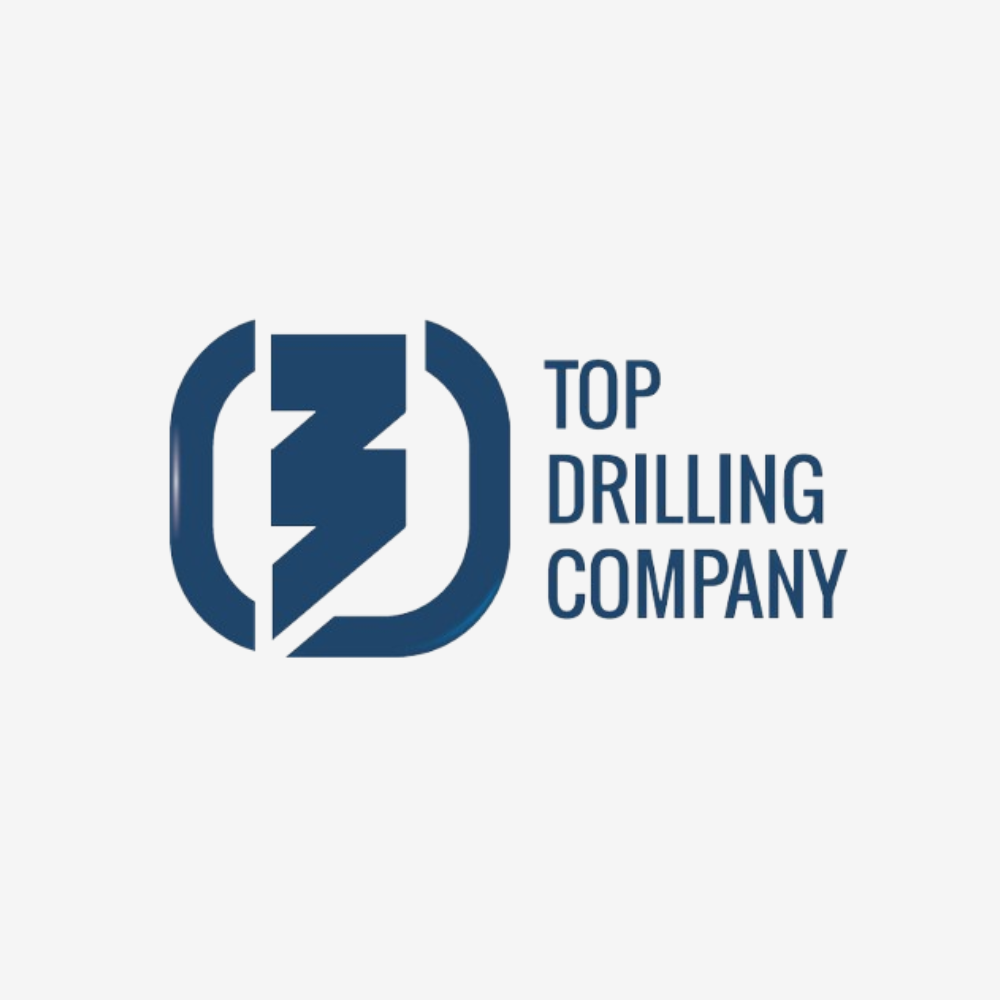 Logotipo de una compañía de perforación llamada 'Top Drilling Company' con el número 3 estilizado en azul oscuro.