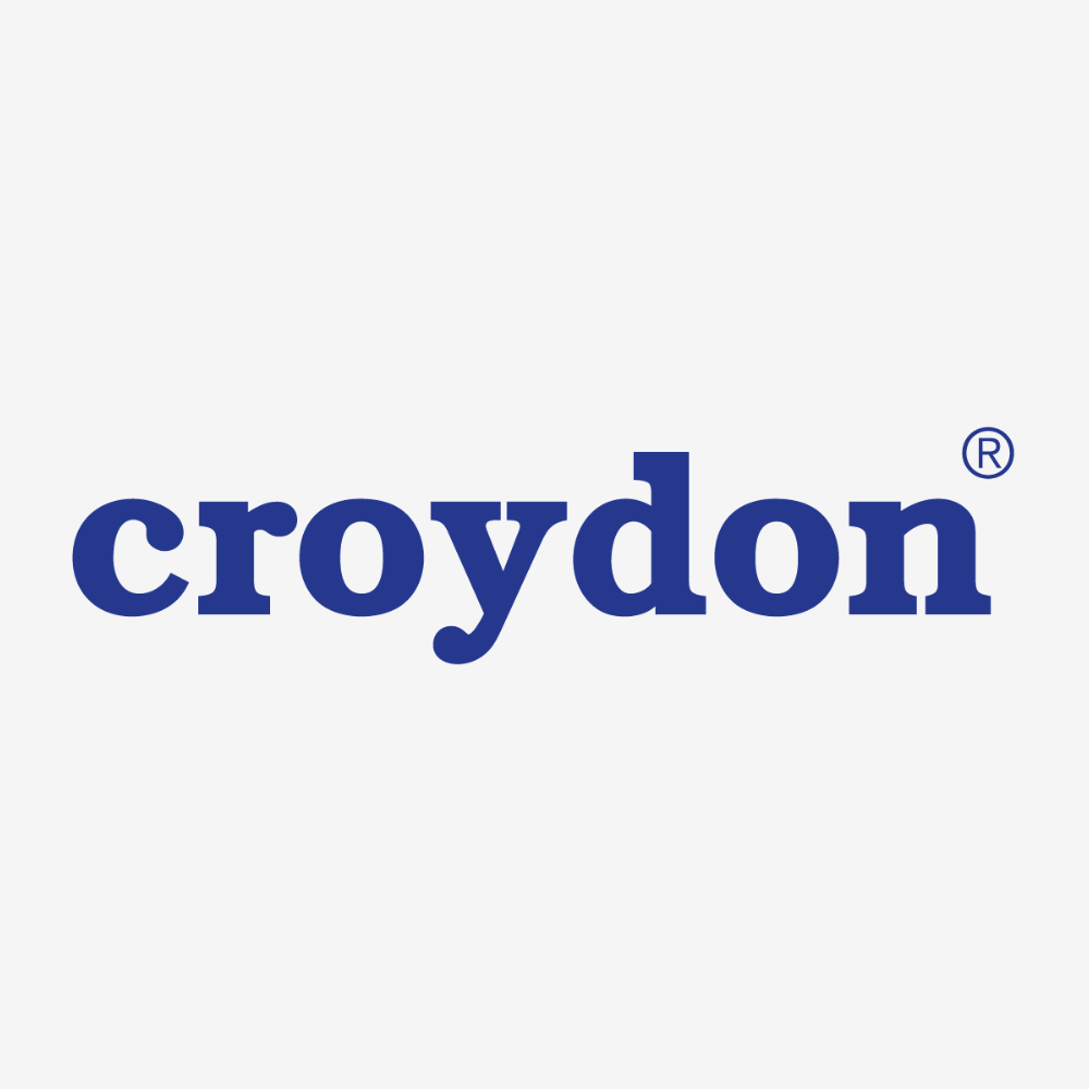 Logo de la marca Croydon en azul sobre fondo gris claro.