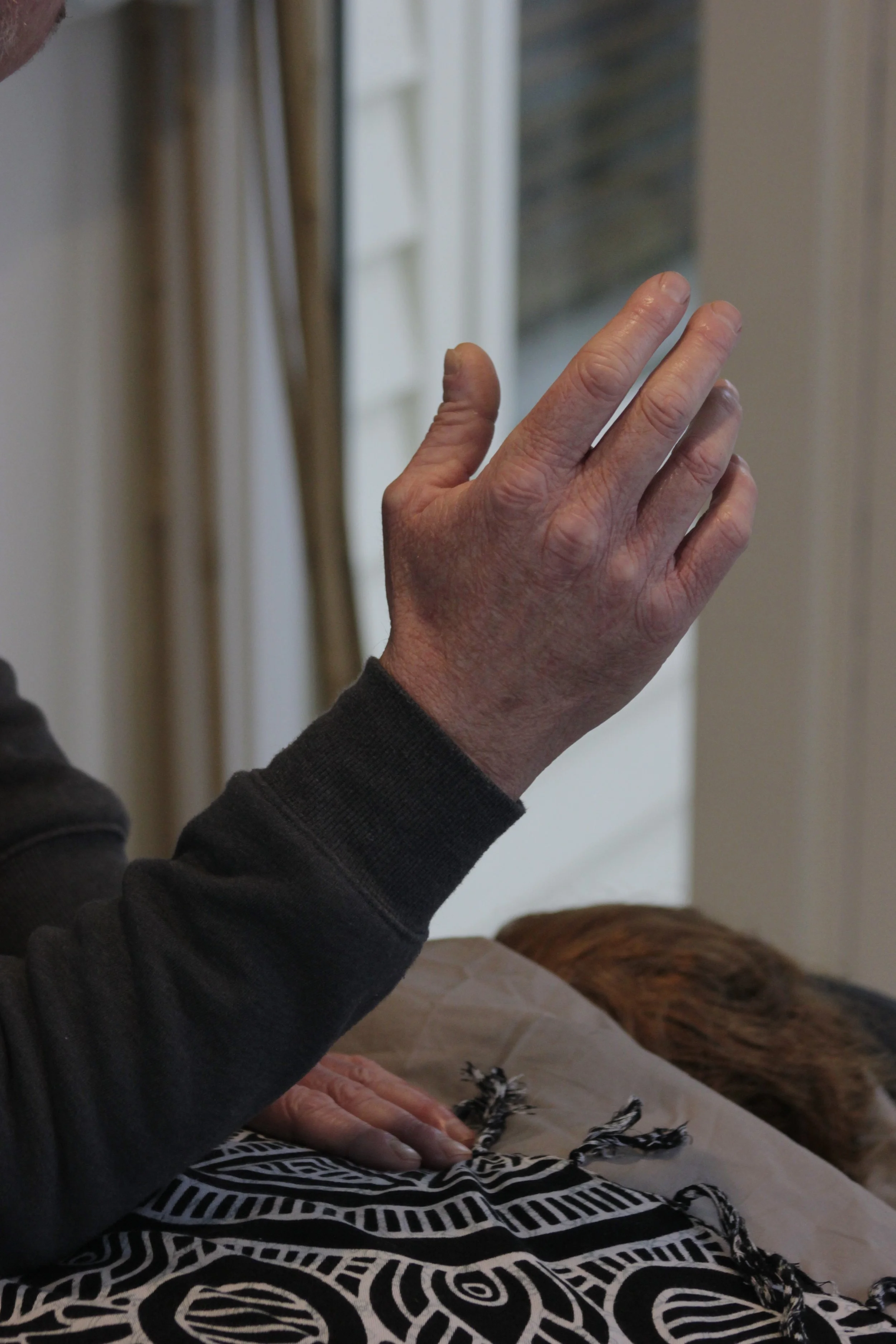 Harley guiding a client through traditional Māori energy work for stress relief, clarity, and spiritual alignment.