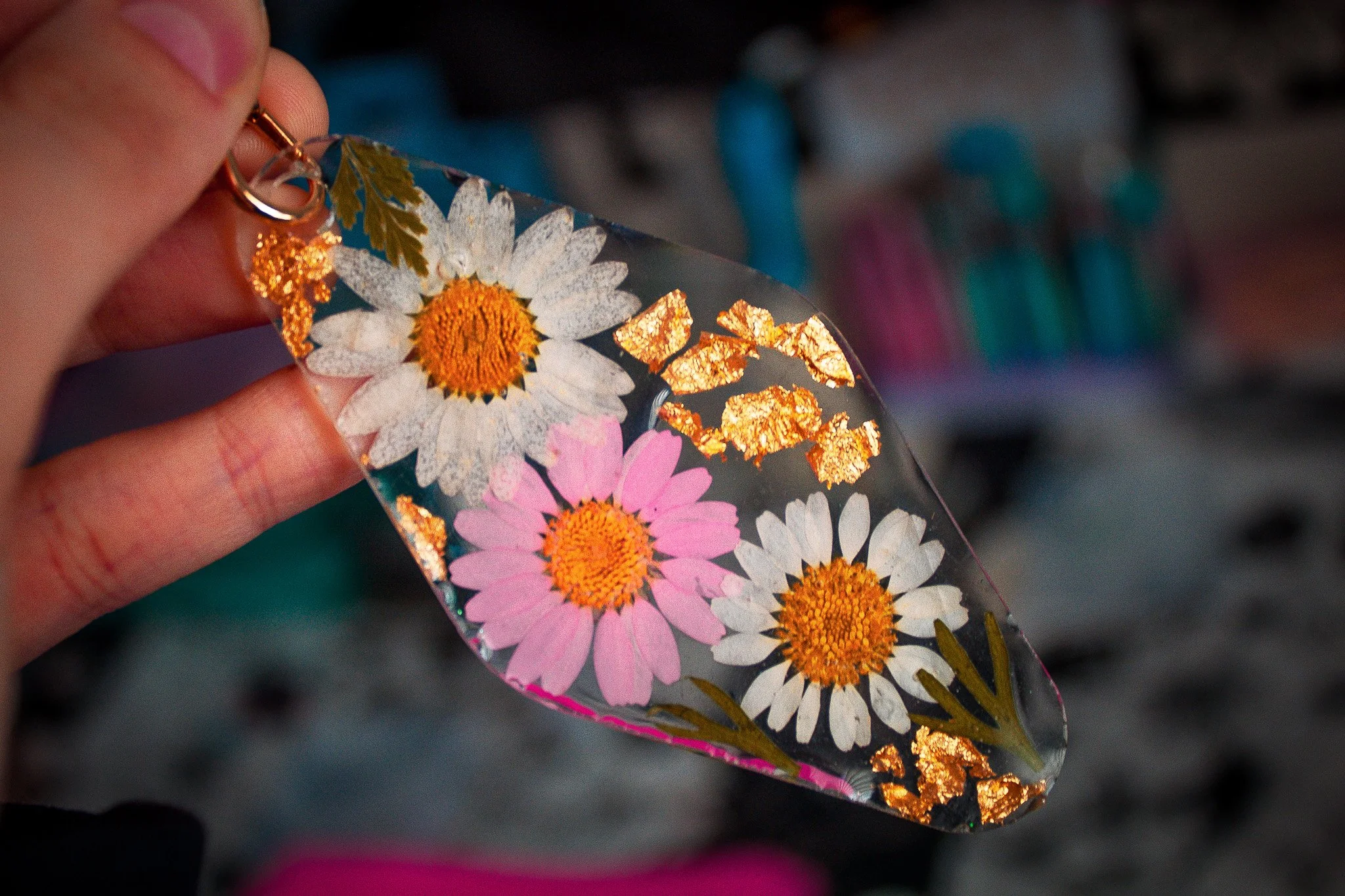Golden Daisy • Pressed Flower Resin Keychain With Gold Flakes • 3.5"
