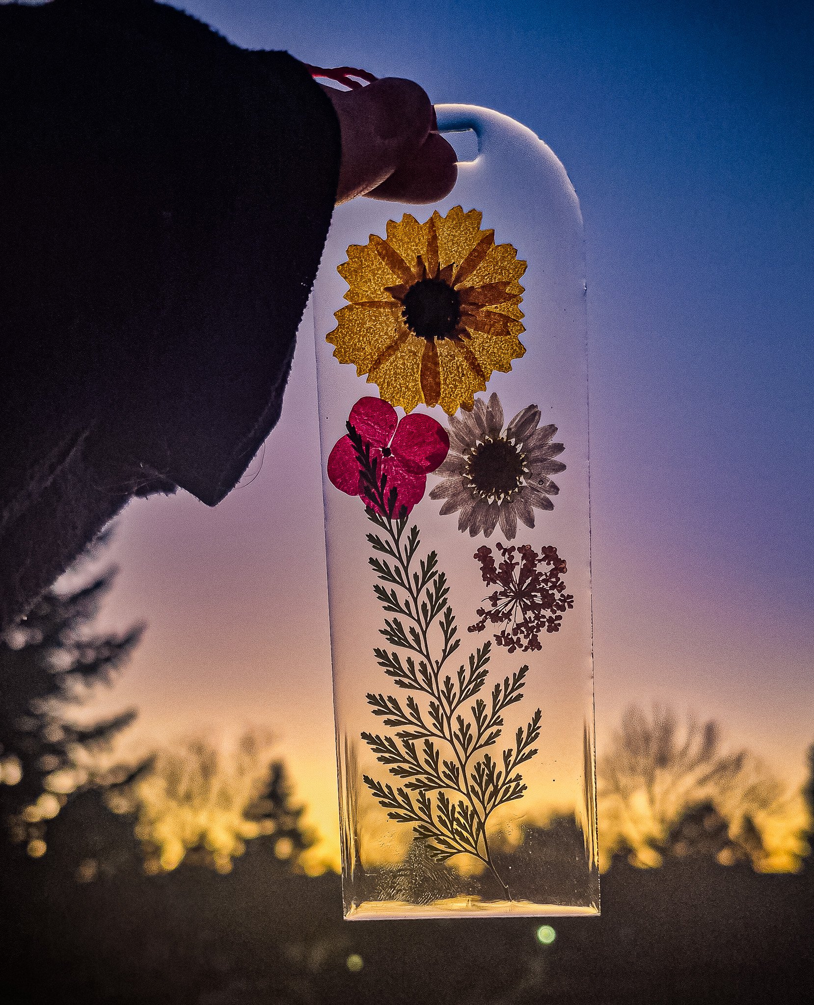 Pressed Bloom – Clear Botanical Resin Bookmark with Tassel