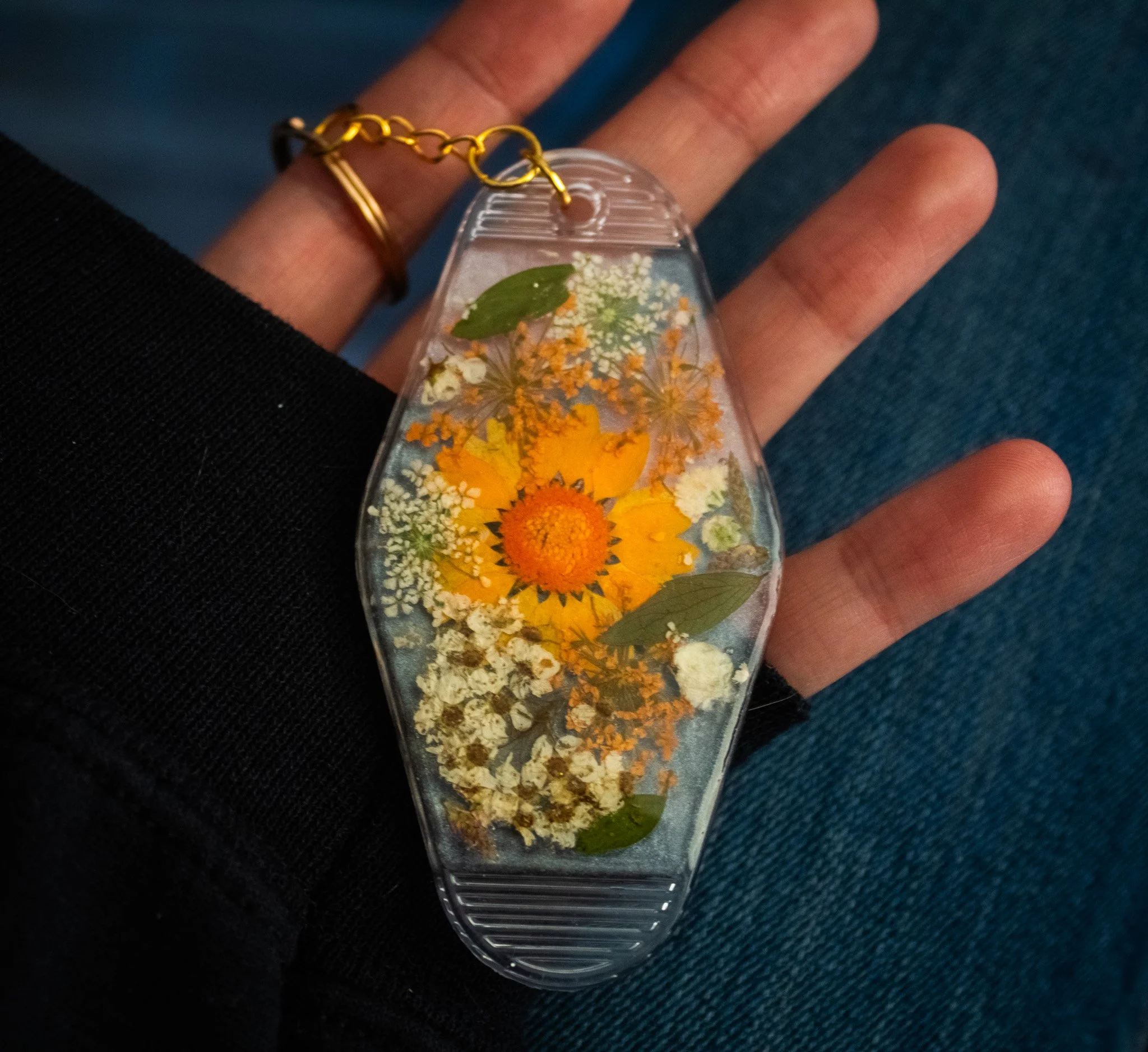 Sundance Florals • Pressed Flower Resin Motel Keychain • 3.5"