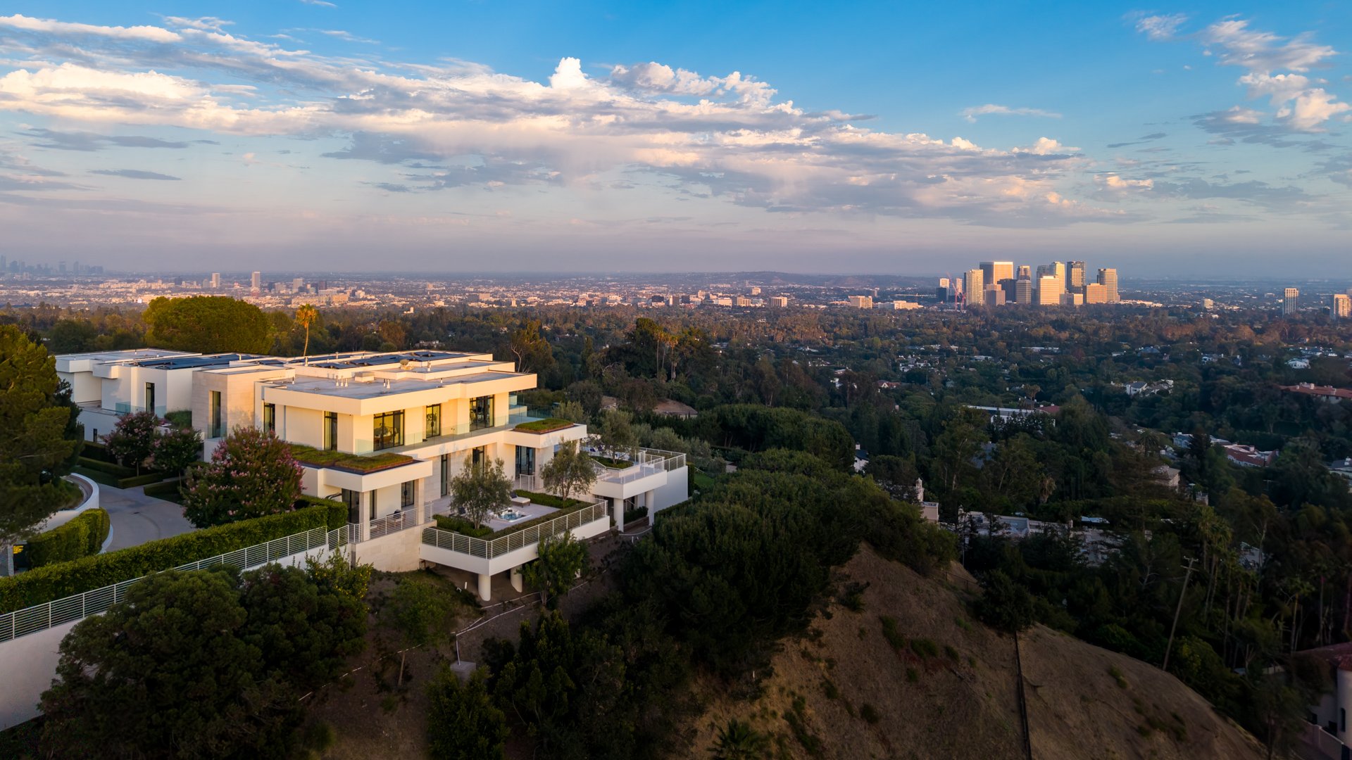9966BeverlyGrove-mls-107.jpg