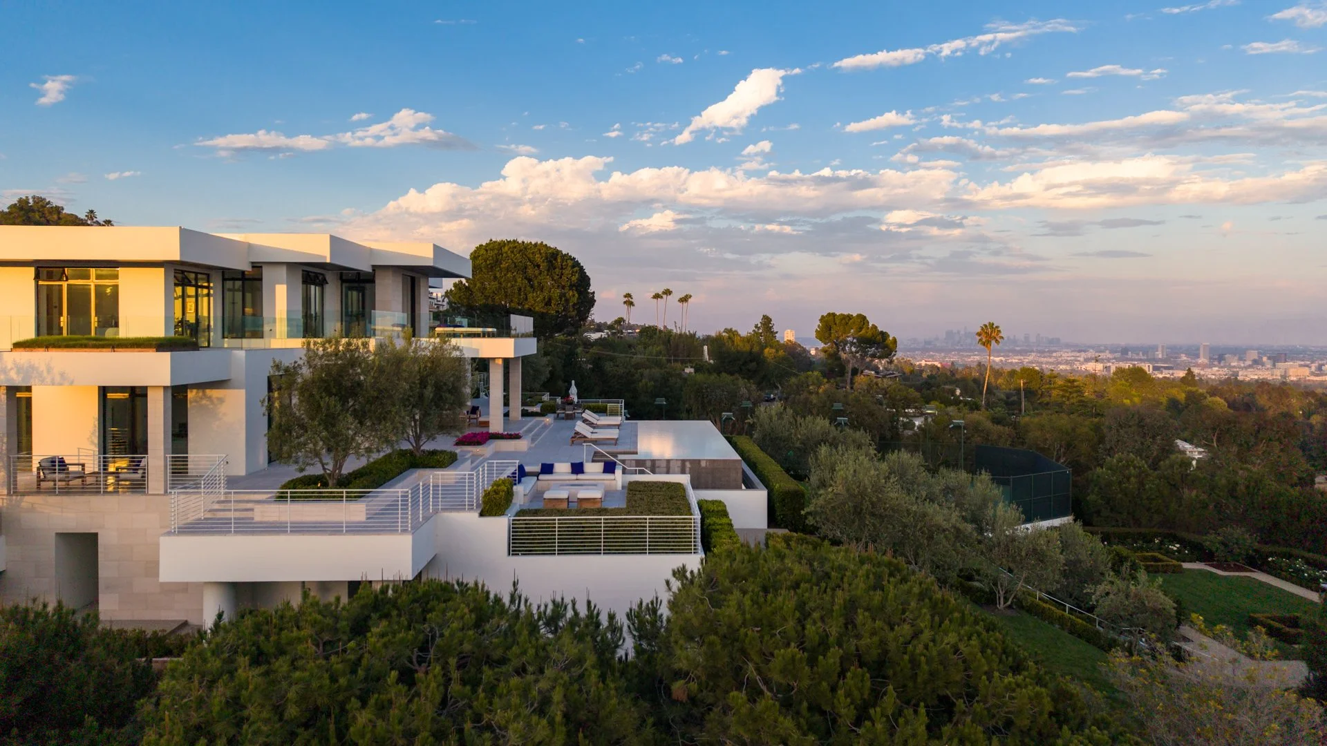 9966BeverlyGrove-mls-108.jpg