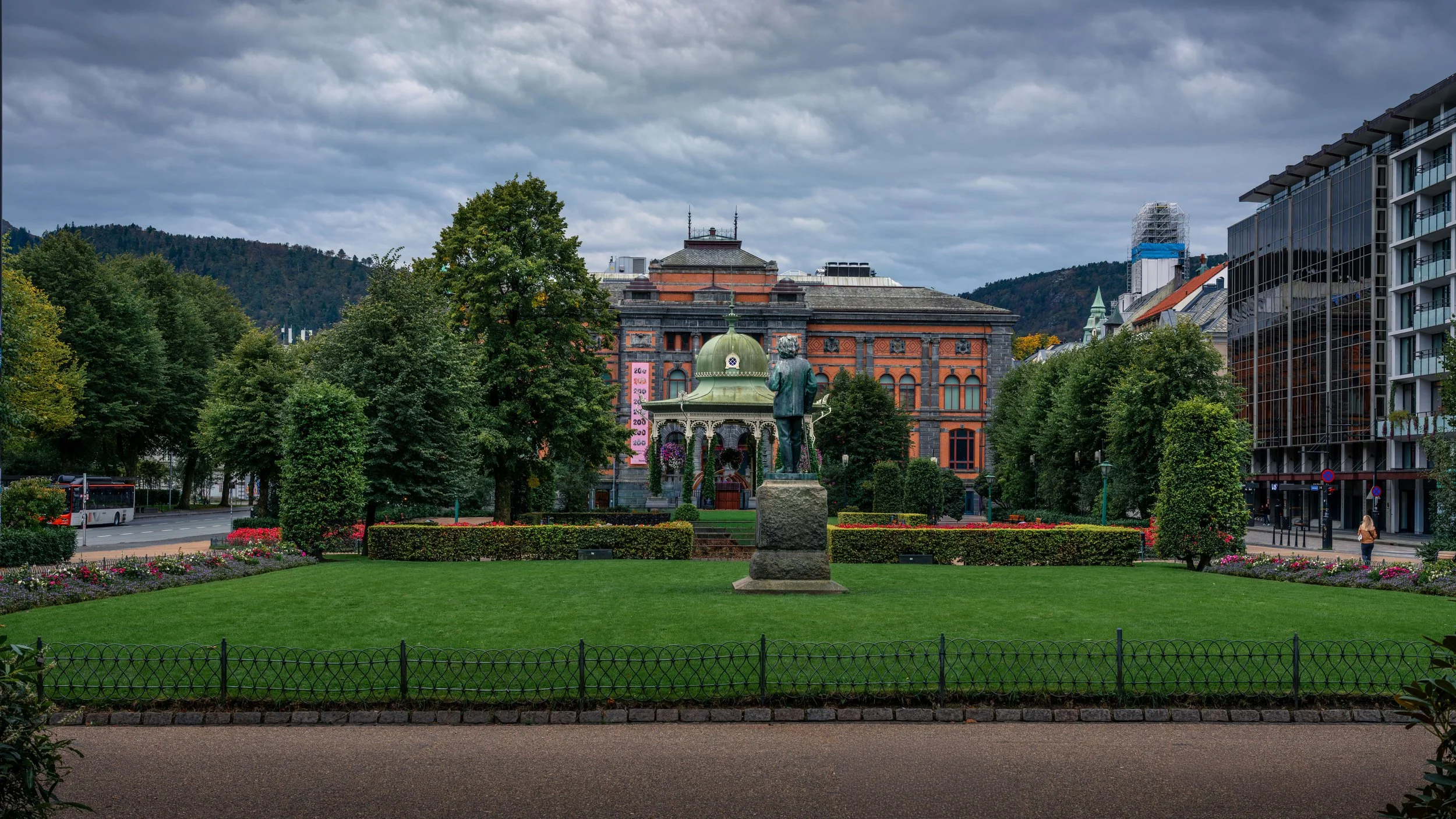 Byparken, Bergen
(Hasselblad X2D II 100 C | 42 MM | F 10 | 1/45 S | ISO 200)
