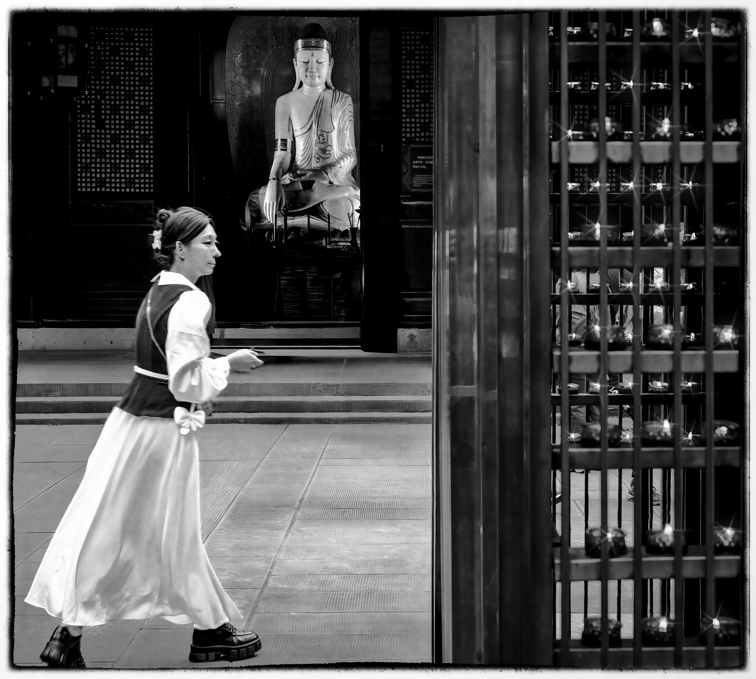 On the way lightning candles, Wenshu Monastery, Chengdu, China
(Hasselblad X2D II 100 C | 75 MM | F 12 | 1/100 S | ISO 1600)