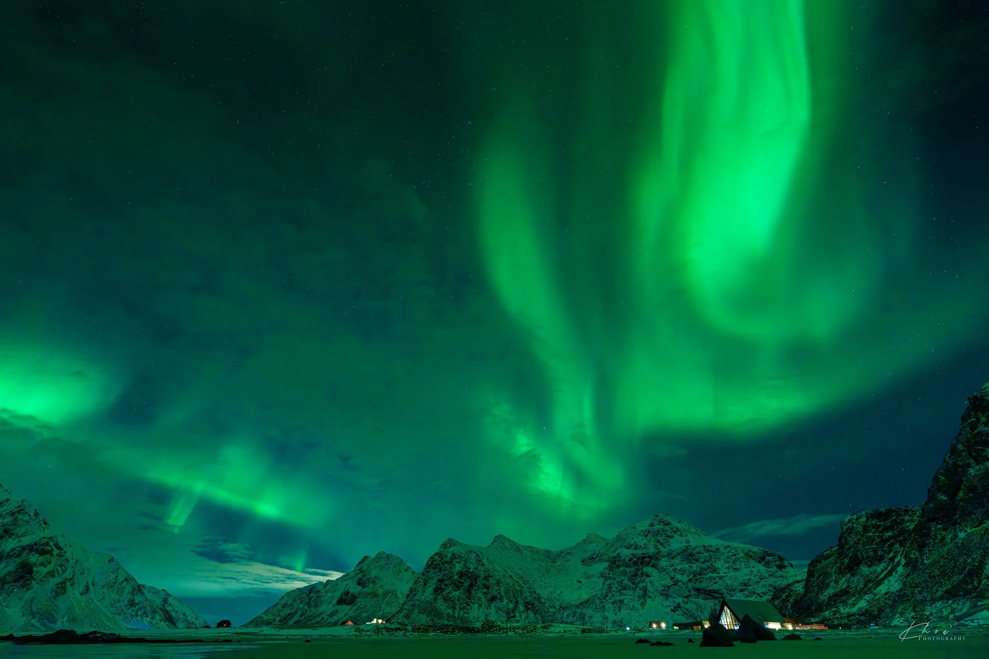 Skagsanden, Lofoten, Norway
________________________________
f/2.8 - 0.8 s - ISO 3200
(Sony A7RV
FE 16 - 35 F2.8 GM II @ 16 mm)
________________________________