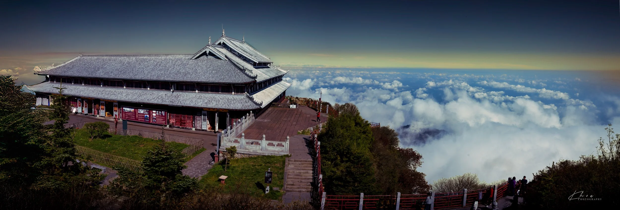 Emeishan, China
(Hasselblad X2D II 100 C | Panorama | 35 MM | F 12 | 1/100 S | ISO 50)