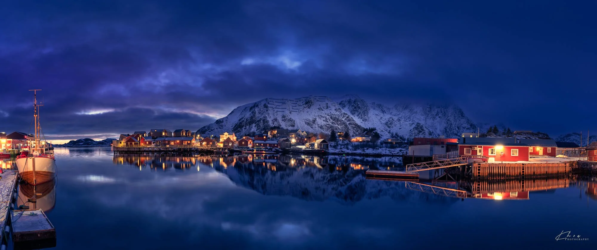 Leknes, Lofoten, Norway
_____________________________
Panorama, f/5.6 - 5 s - ISO 100
Sony A7RV
FE 16 - 35 F2.8 GM II @ 22 mm
_____________________________