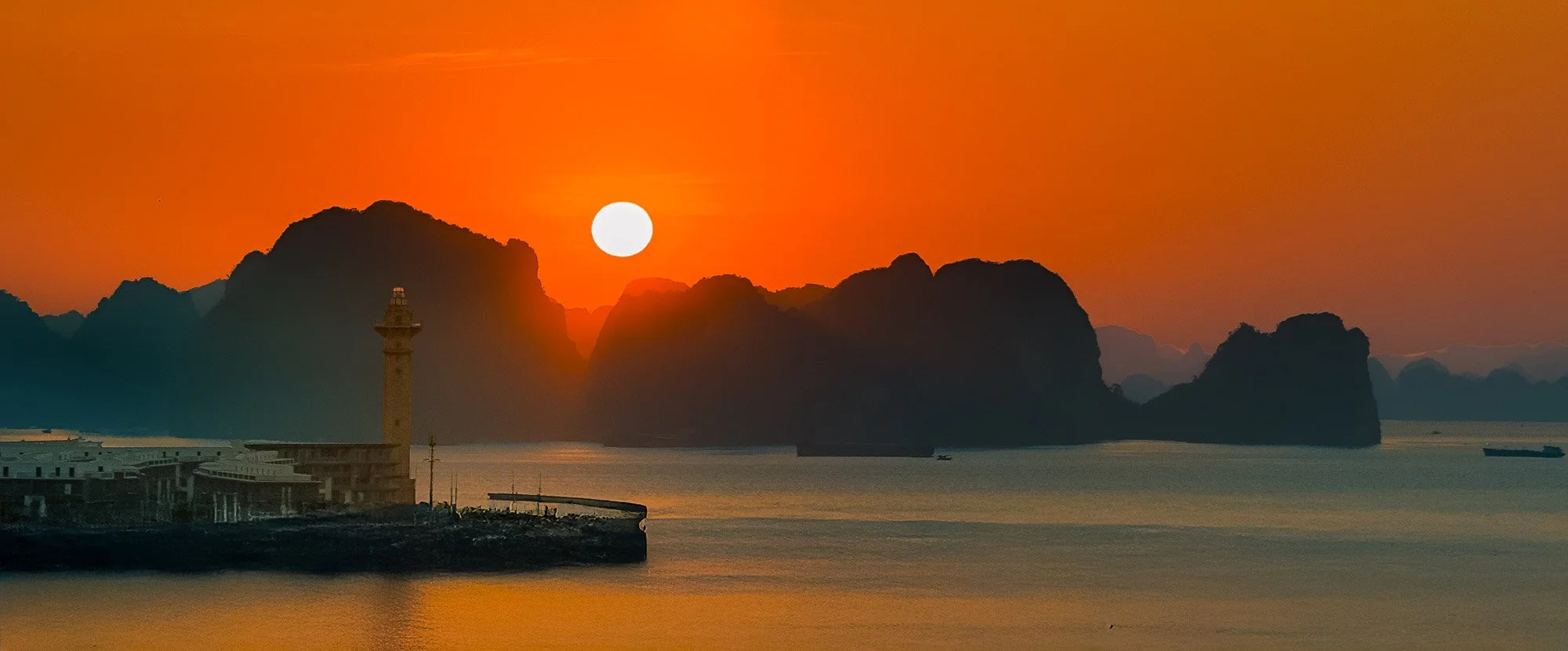Sunrise in Halong, Vietnam
(Apple Iphone 15 Pro Max | 15.6 MM | F 2.8 | 1/640 S | ISO 50)
