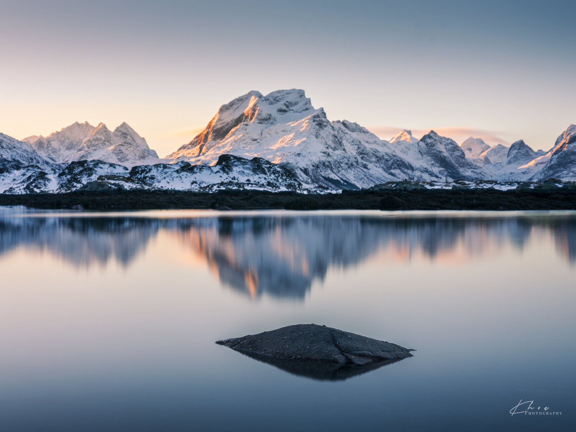 Buøya, Lofoten, Norway
________________________________
f/8 - 45 s - ISO 50
Hasselblad X2D II
XCD 35 - 100 E @ 75 mm
________________________________