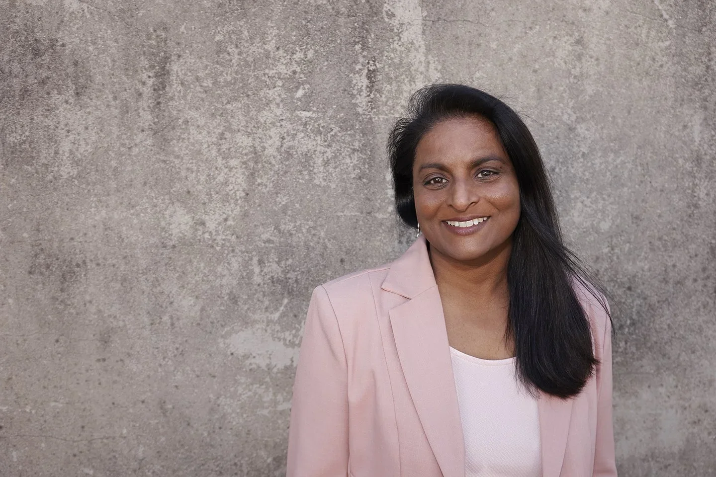 Photo of Lynette Edwards, who specializes in conflict resolution, mediation, and conflict management coaching. Based in Sydney and open to travel, she brings diverse international experience to facilitate effective dispute management.