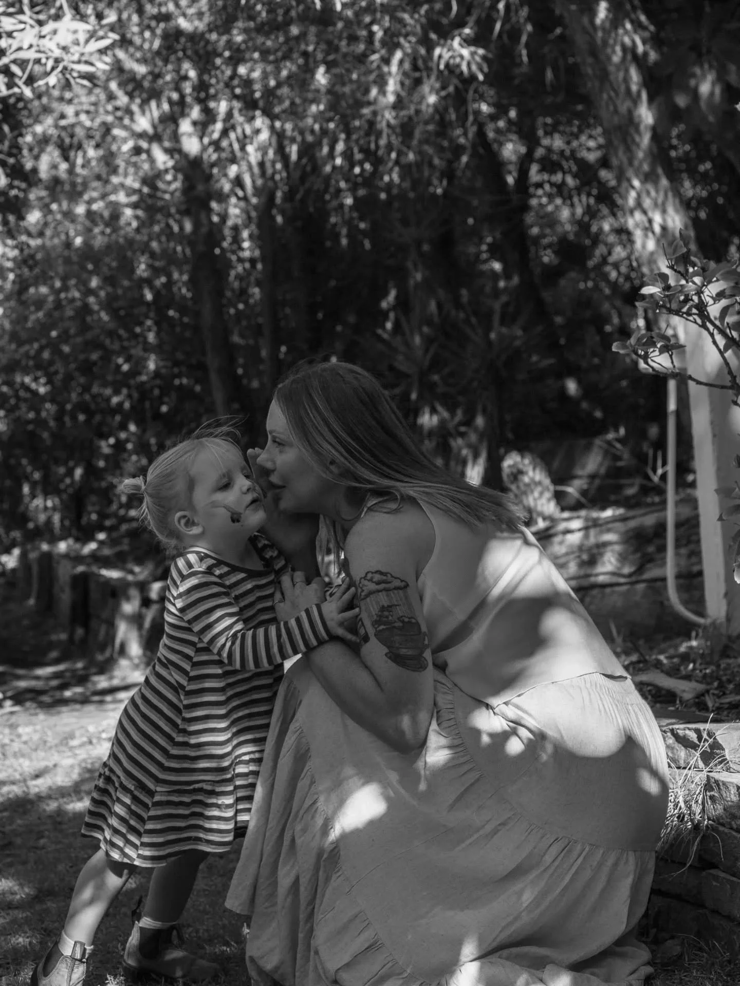 a dreamy, paint filled morning with @__aimeehutchinson &amp; her girl ✨