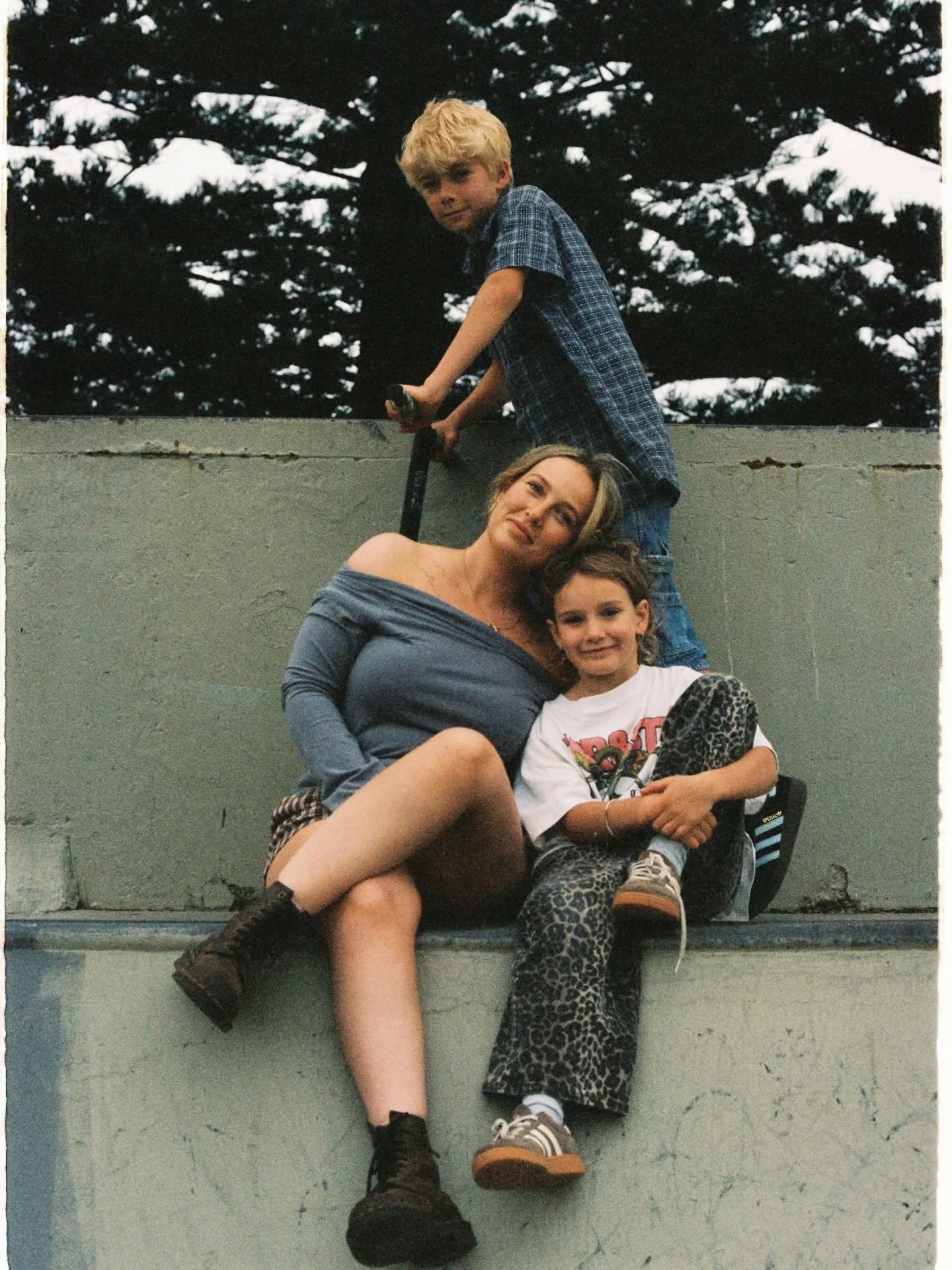family skatepark hangs | dec 25

#35mm #familiesonfilm #australiananalog #filmphotography