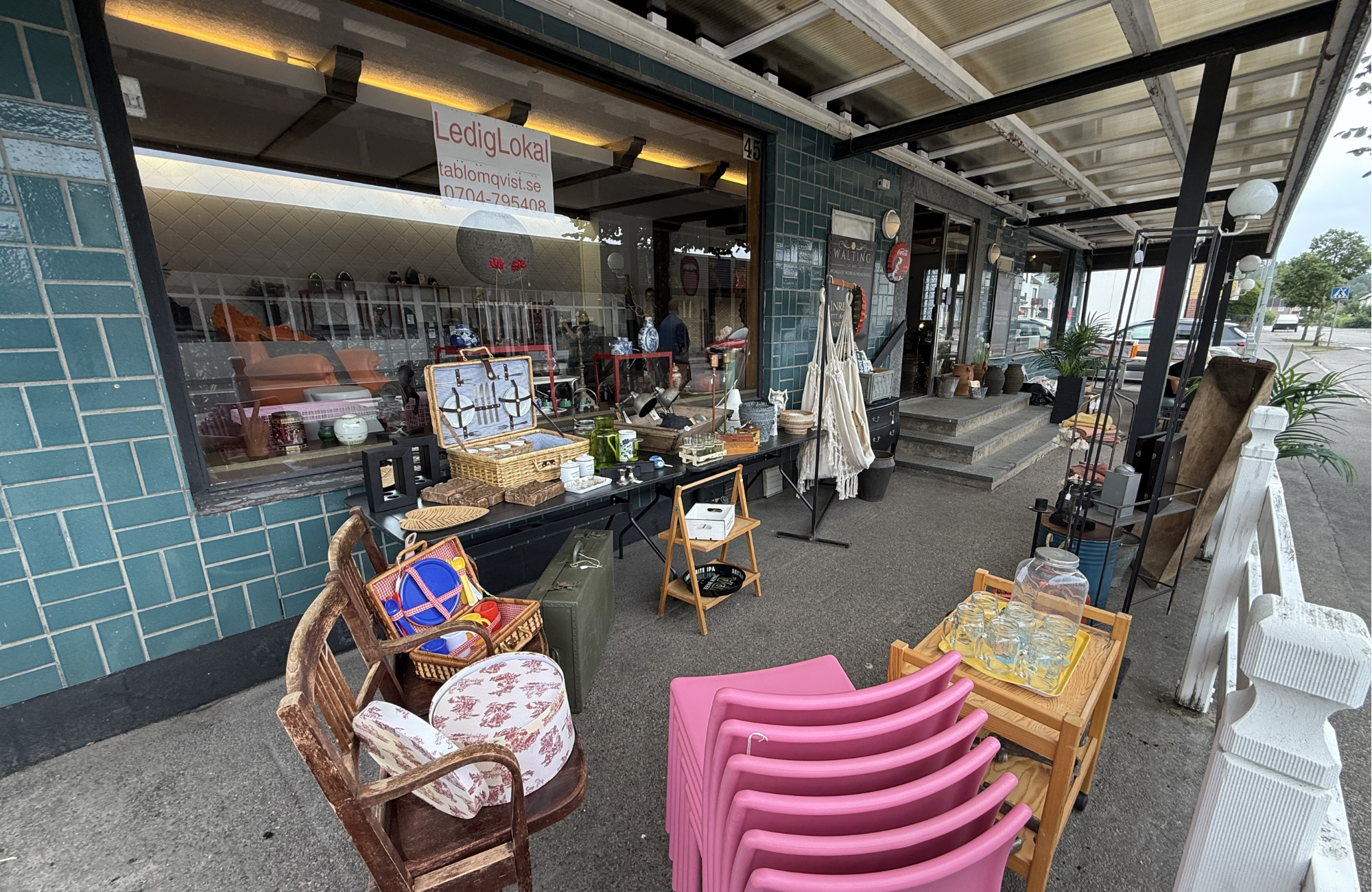 pop-up-butik-limmared-walting-utsida.png