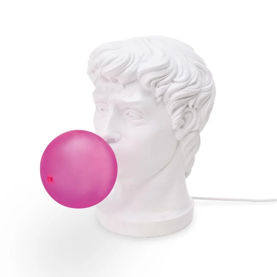 designlampa med skulptur och tuggummibubbla i profil