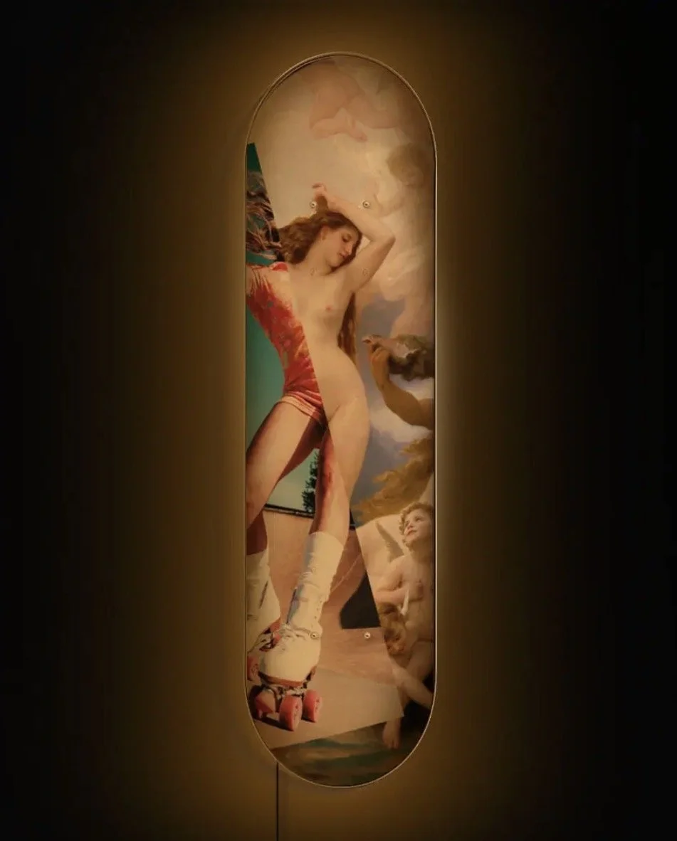plexiglas skateboard lampa med venus motiv och led belysning i mörk miljö