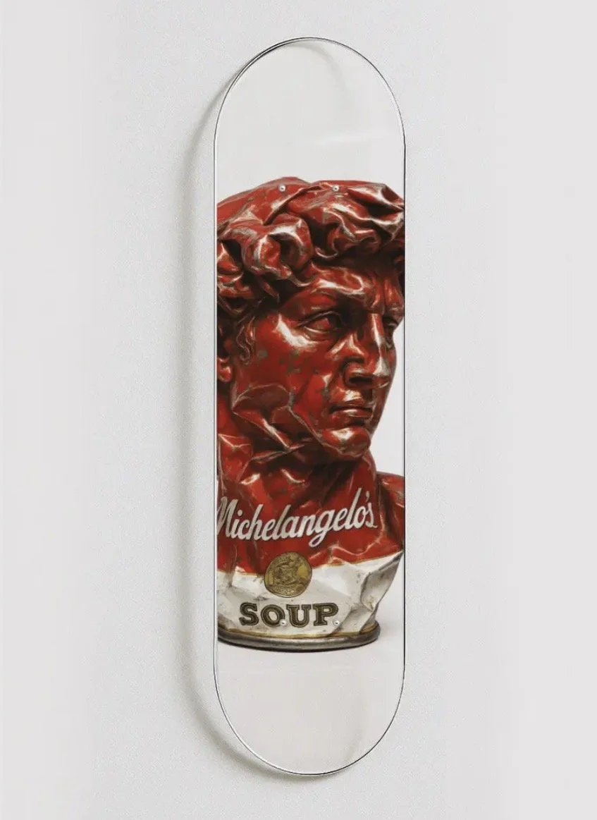 plexiglas skateboard lampa med motiv av michelangelos david monterad på vägg