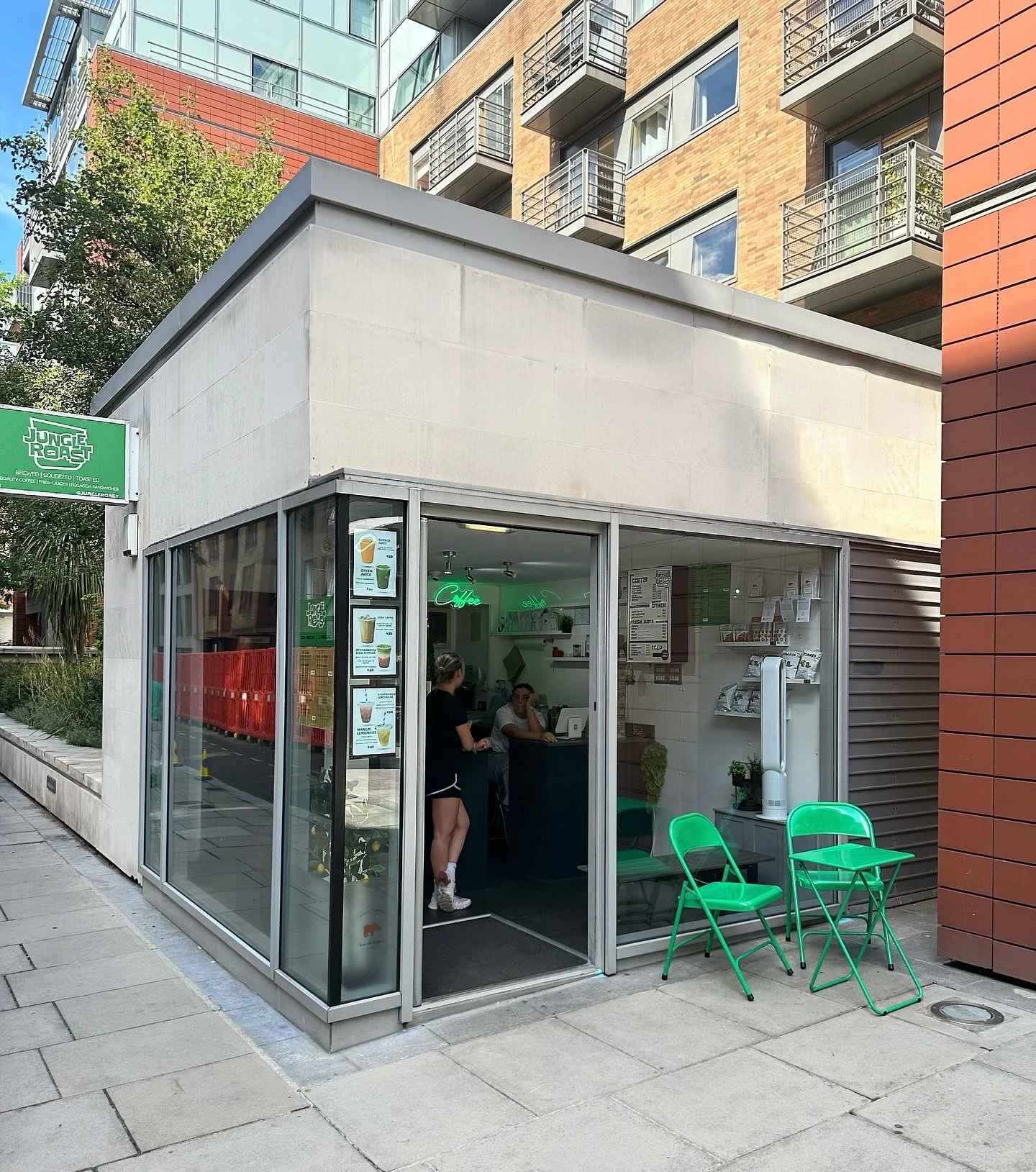 Jungle Roast, your favourite fuel stop.
Speciality Coffee, Fresh Juice, Ceremonial Matcha
Open Monday-Friday 7am-6pm
Saturday-Sunday 9am-5pm
Ready for you 
#matcha #coffee #westminster #explore #coffeelover #kissthehippo