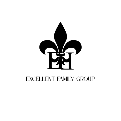 Logo noir avec un motif de fleur de lys stylisée et un chien, texte 'Excellent Family Group' en dessous.