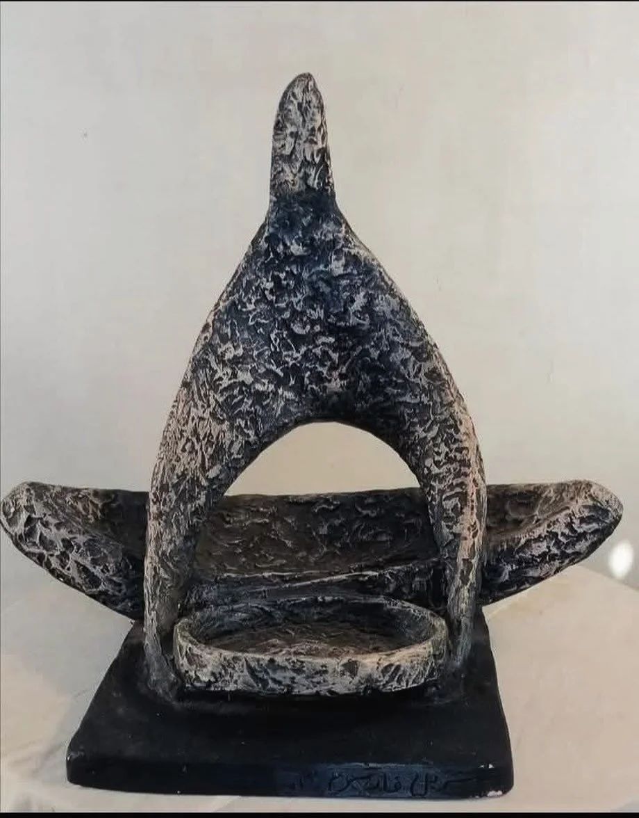 # إشارات
من منحوتاتي
  جدتي والغربال