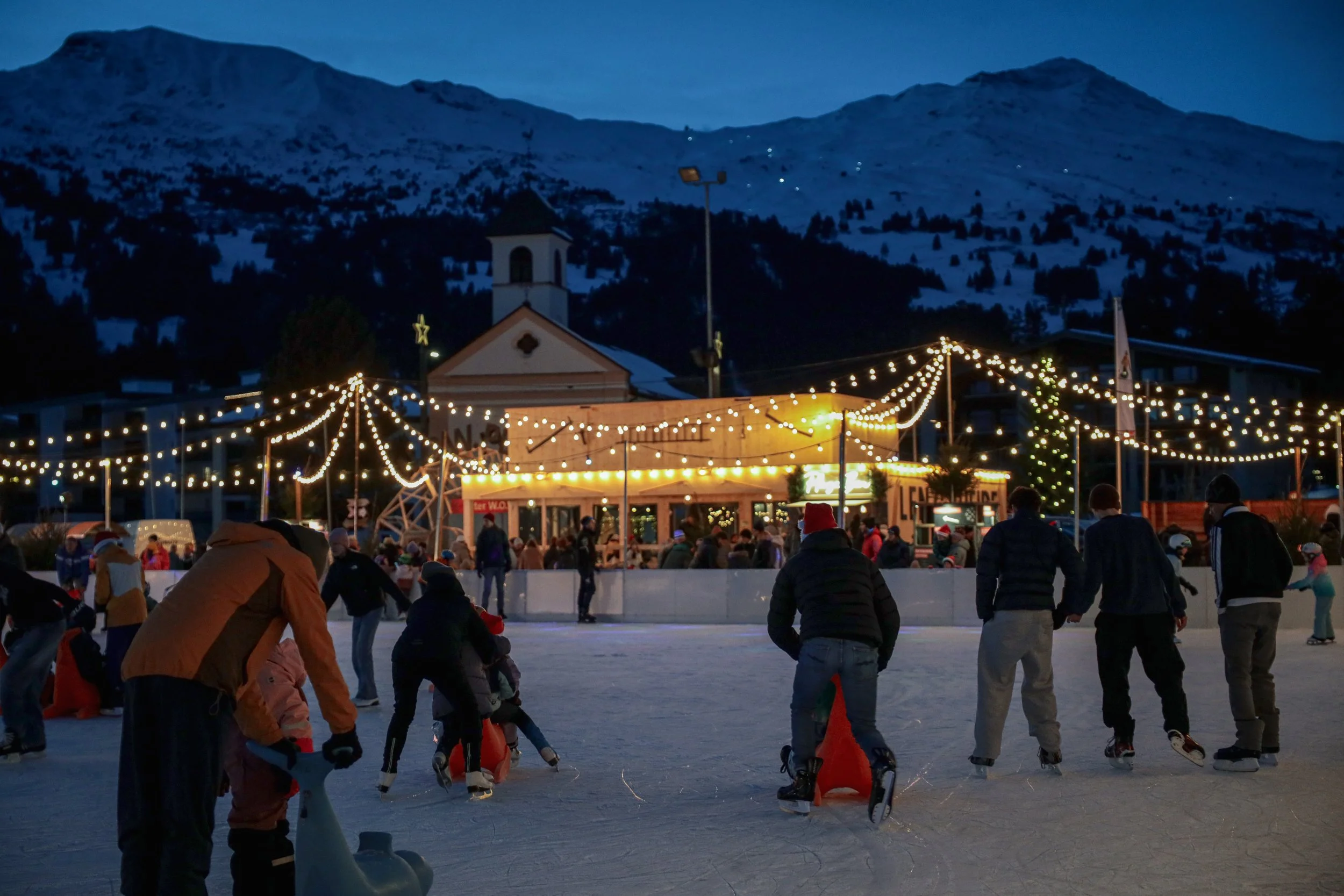 WOW Plaza By Night-01.jpg