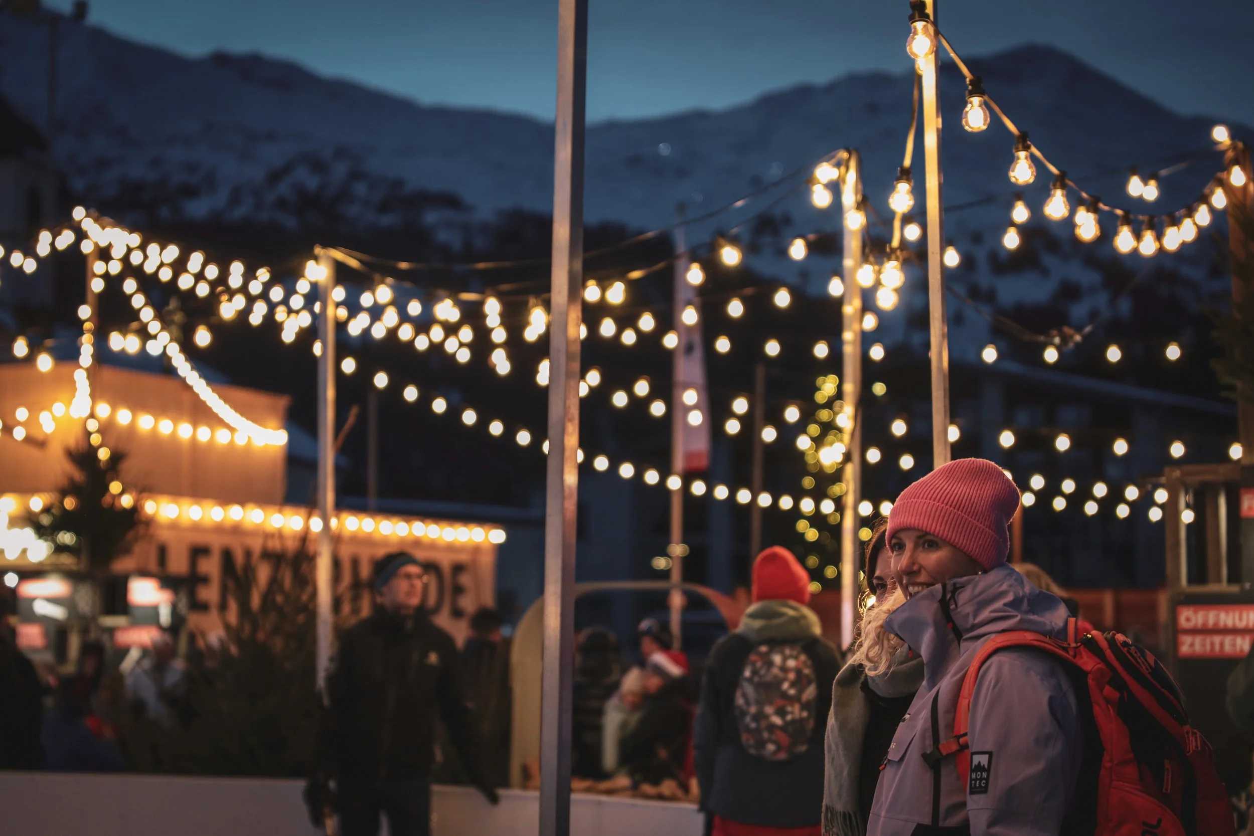 WOW Plaza By Night-11.jpg