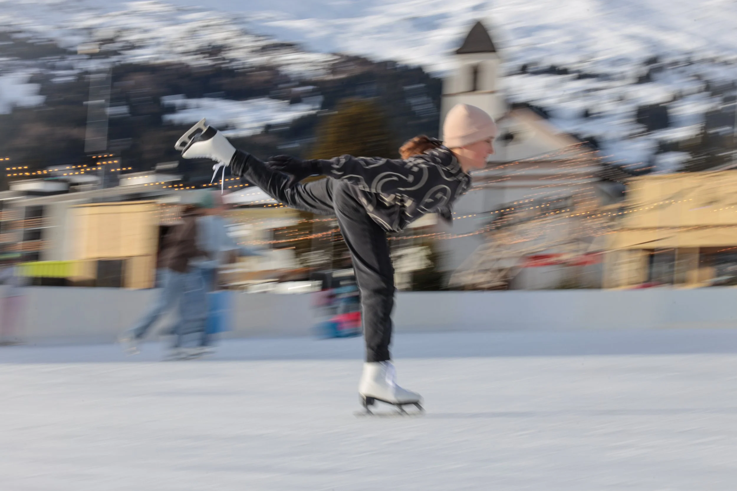 WOW Plaza Eislaufen-07.jpg