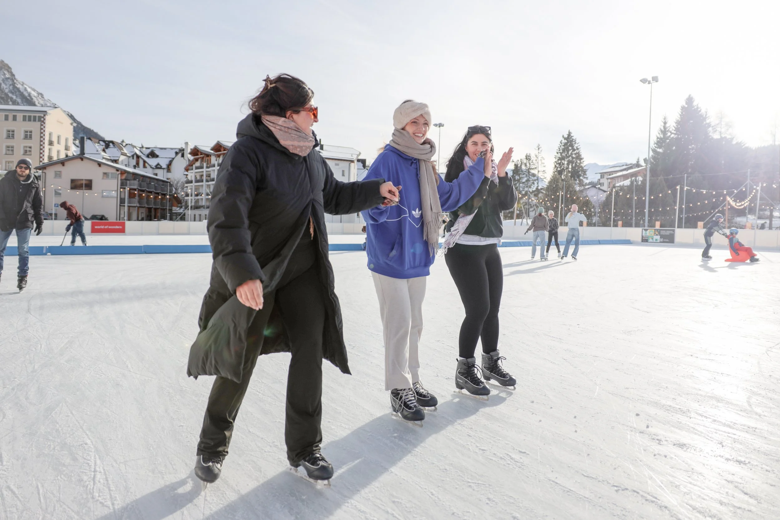 WOW Plaza Eislaufen-14.jpg