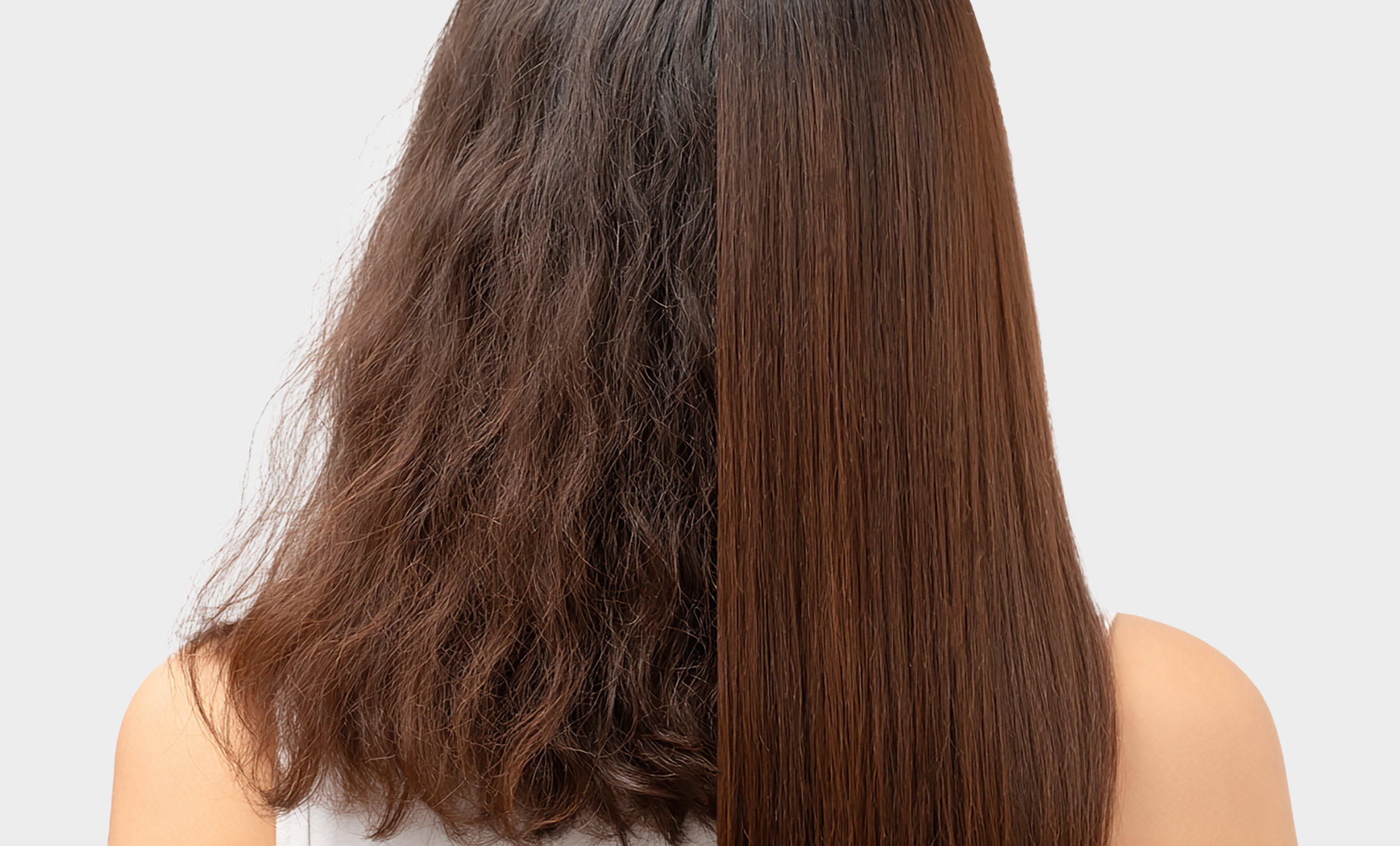 Vergleich der Haartextur: links lockiges und voluminöses Braunhaar, rechts glattes und glänzendes braunes Haar.